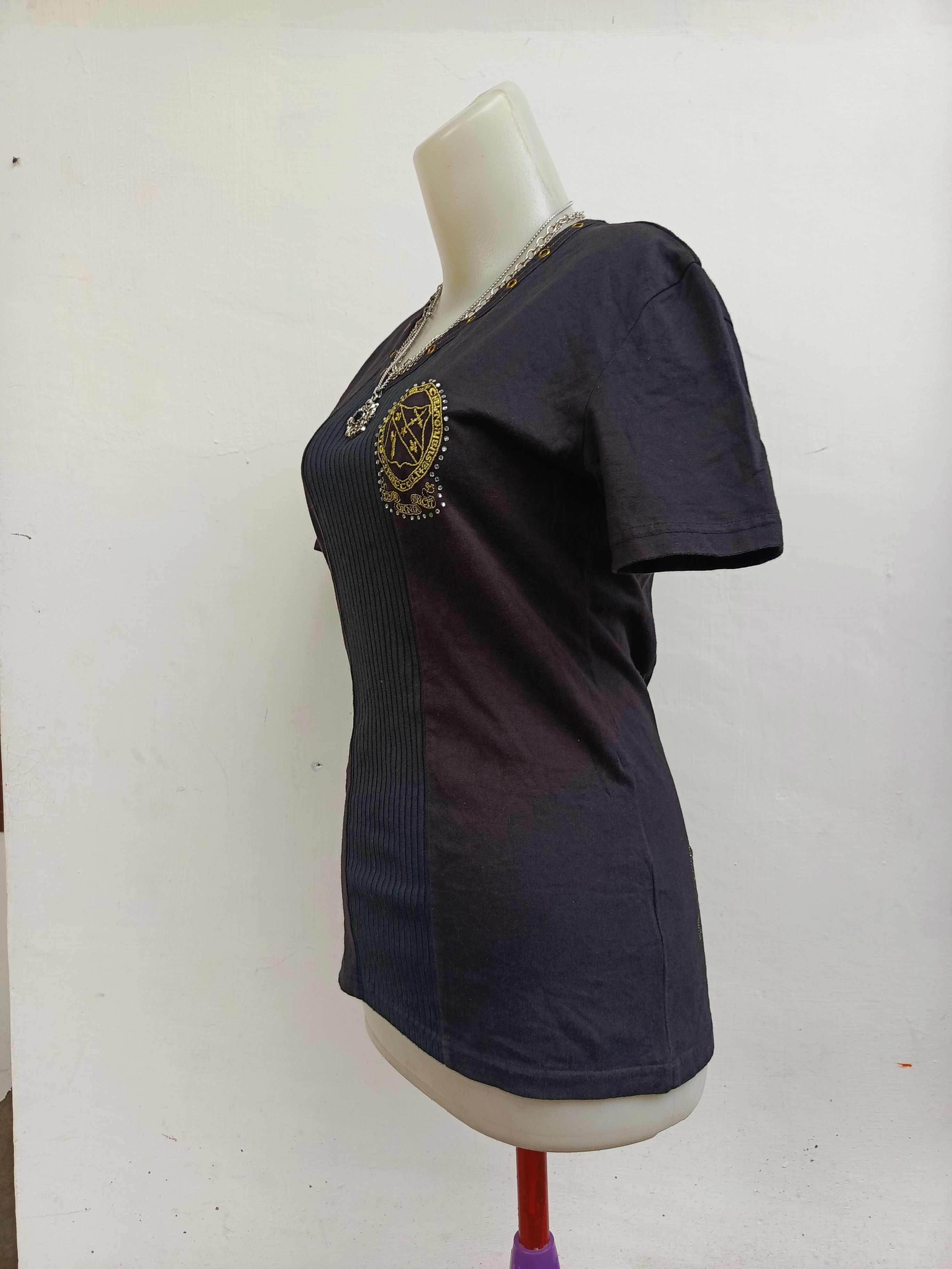 semanticdesign Semantic Design Japan Embroidered Crest V-Neck Tee Size M / US 6-8 / IT 42-44 - 5 Thumbnail