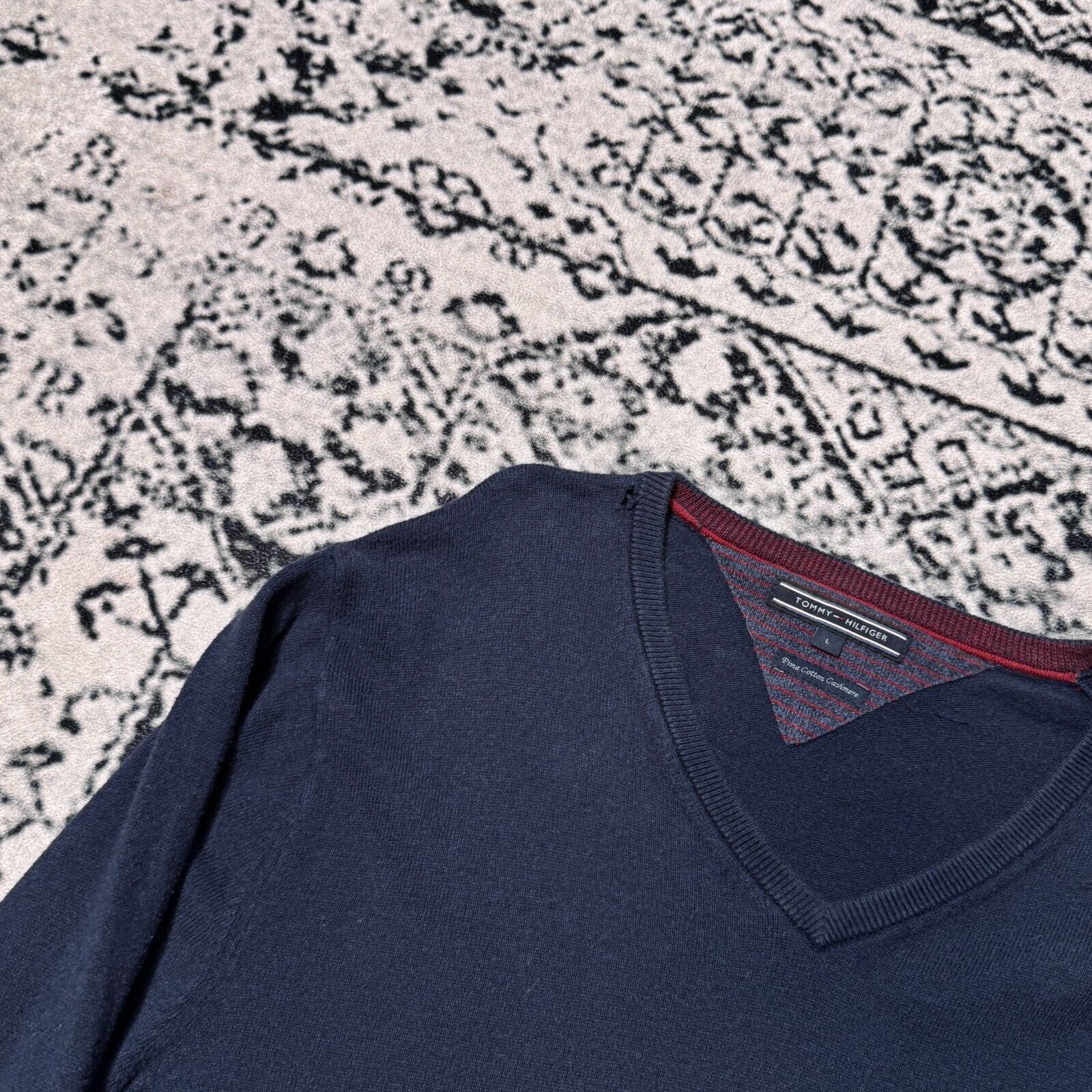 Tommy Hilfiger × Vintage Vintage Tommy Hilfiger Navy Blue Cotton Crewneck Size L Size US L / EU 52-54 / 3 - 11 Thumbnail