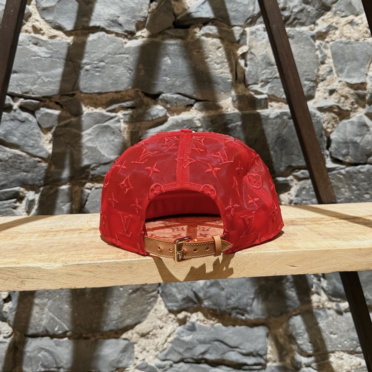 Louis Vuitton Louis Vuitton Red Mesh LV Soho Exclusive Everyday Cap Size ONE SIZE - 6 Thumbnail