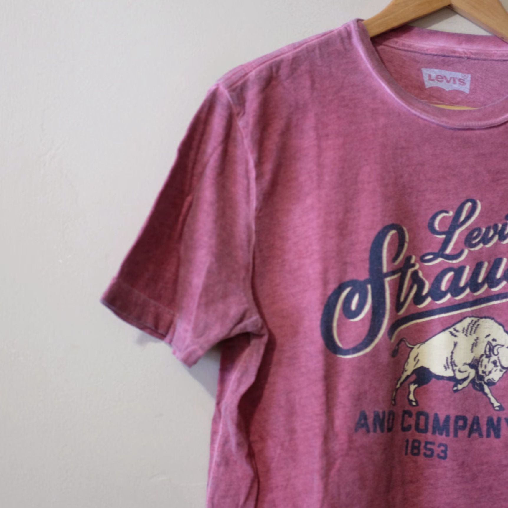 Levi's Levi's Graphic T-shirt 100% Cotton Lightweight Pink Men's Size M Logo Short Sleeve Crew Neck Shirt Vintage No Size US M / EU 48-50 / 2 - 2 Thumbnail
