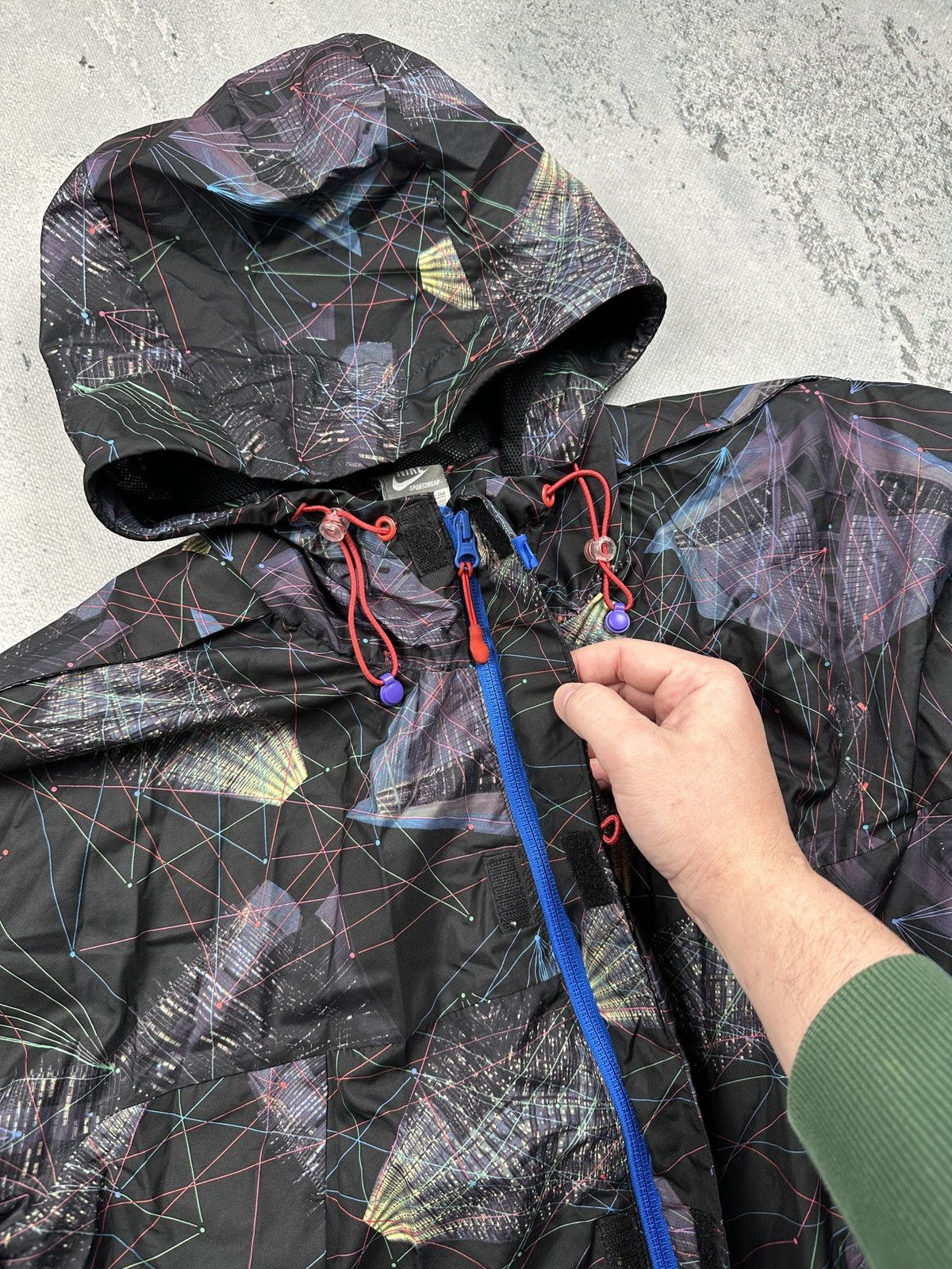 Nike Vintage Nike TN Windbreaker Jacket Abstract Graphic Rare 90s Size US M / EU 48-50 / 2 - 7 Thumbnail