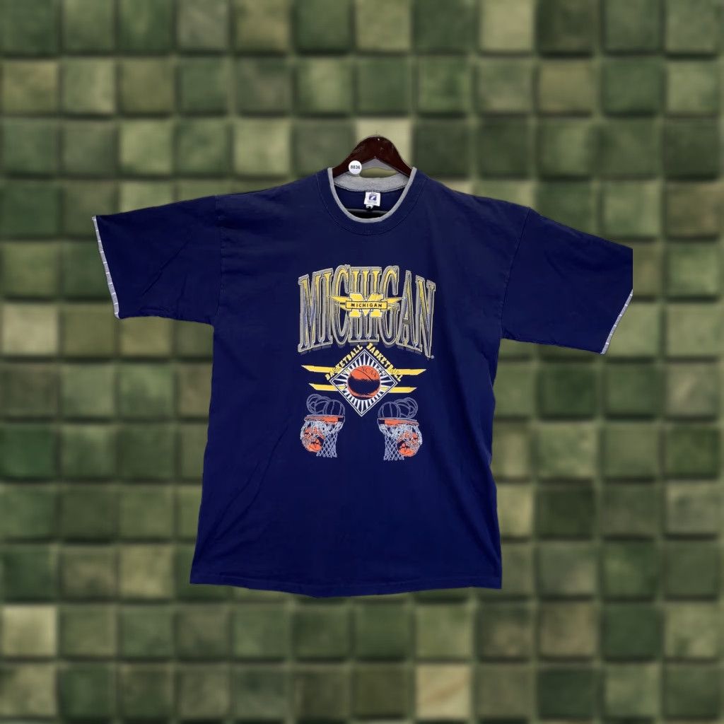 NCAA VINTAGE University Of Michigan NCAA Basketball Mens Graphic T Shirt XL USA Size US XL / EU 56 / 4 - 1 Thumbnail
