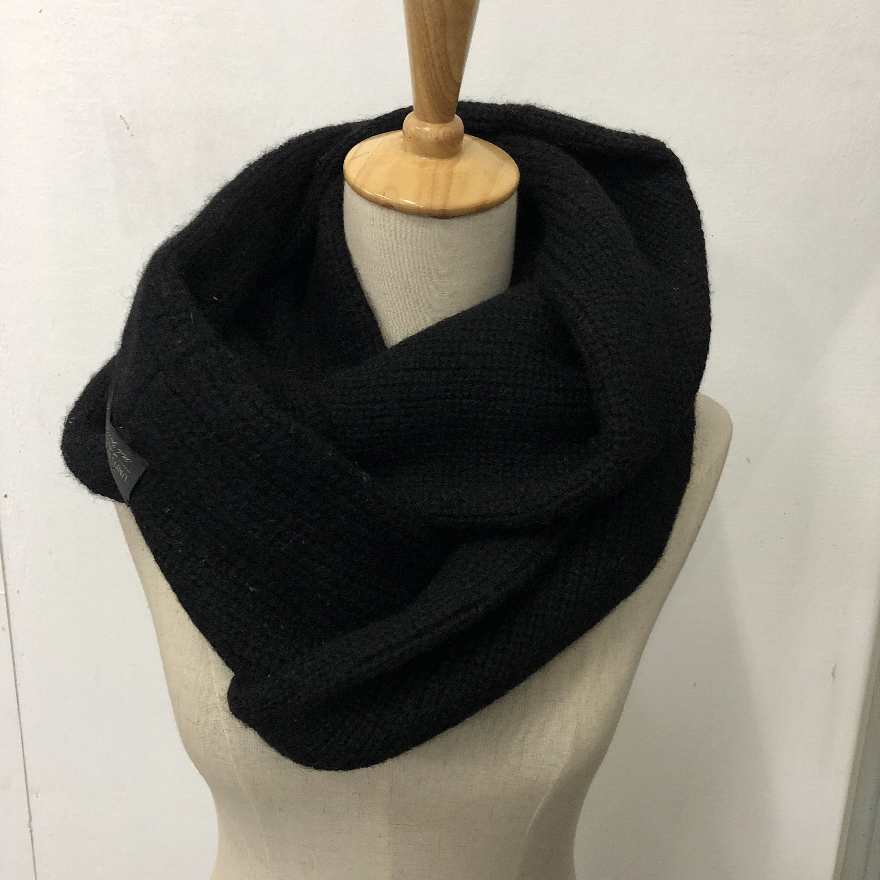 United Arrows United Arrows Black Infinity Snood Scarf Muffler Wool V1052 Size ONE SIZE - 2 Thumbnail