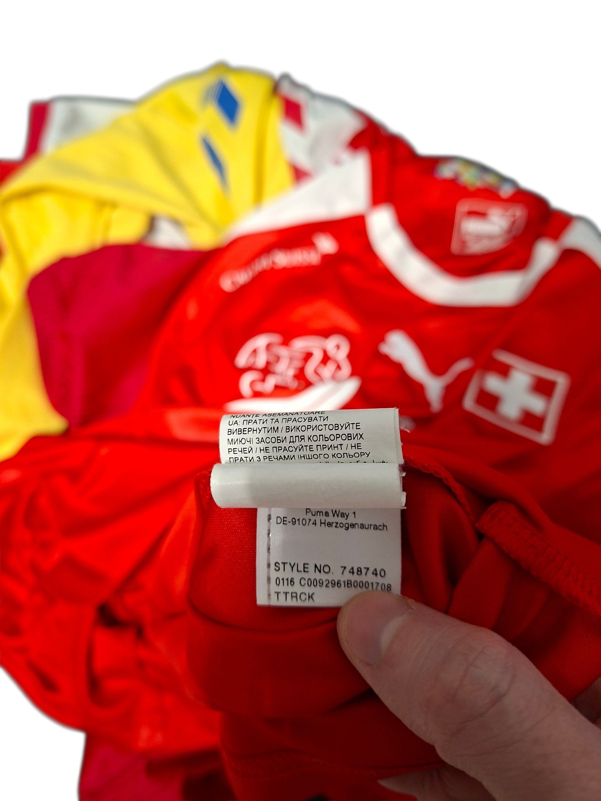 Puma SHAQIRI SWITZERLAND PUMA VINTAGE 2016 SOCCER JERSEY Size US S / EU 44-46 / 1 - 7 Thumbnail