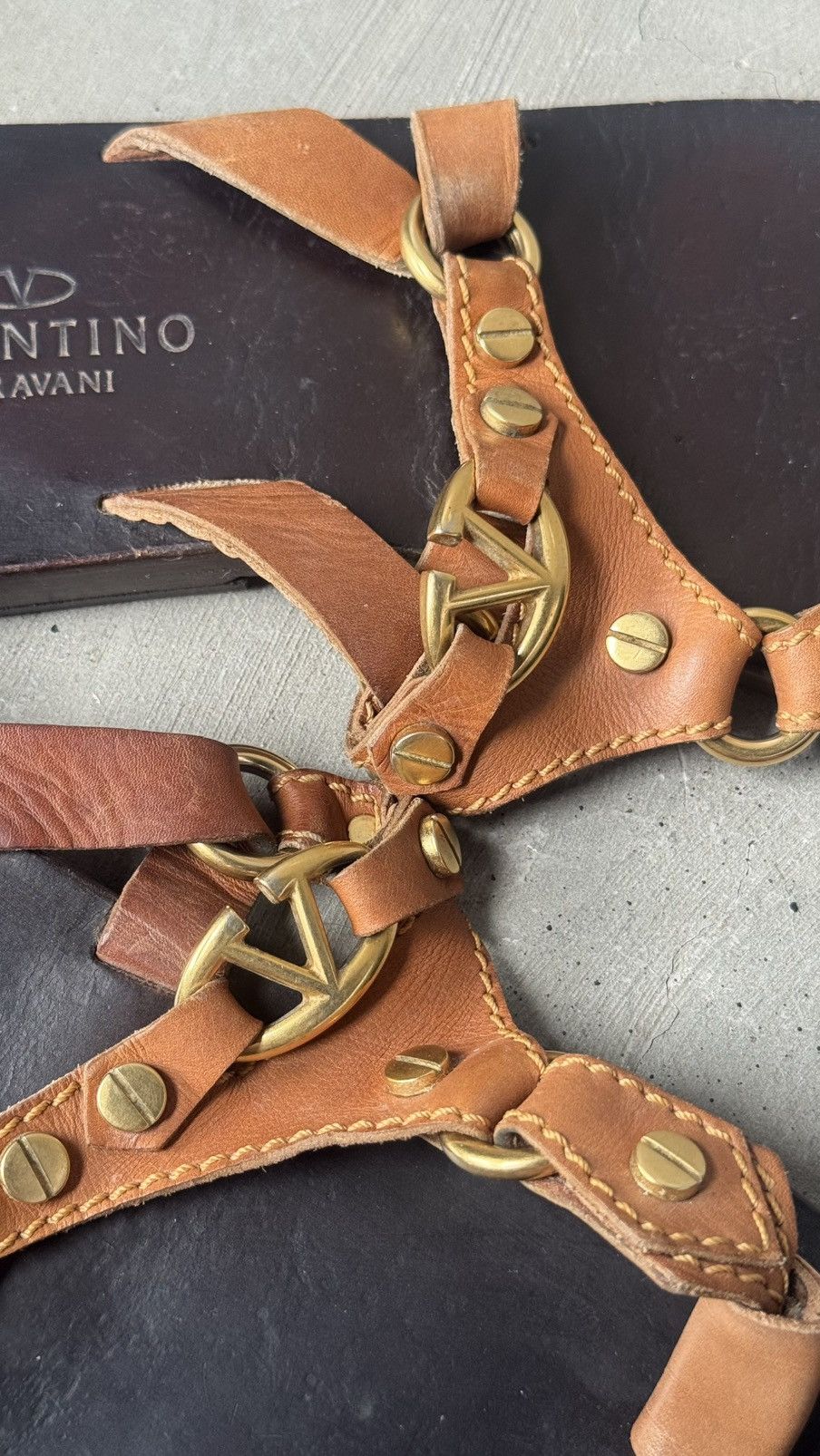 Valentino Valentino Tan Leather V Logo Flat Thong Sandals Size US 8 / EU 41 - 11 Thumbnail