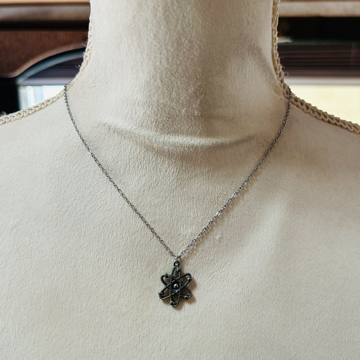 Vintage Vintage CLIFT pewter atomic pendant on chain necklace Size ONE SIZE - 3 Thumbnail