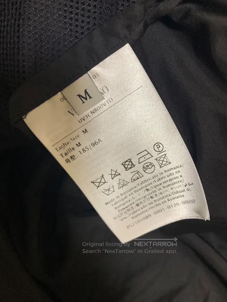 Valentino Valentino Down Size US M / EU 48-50 / 2 - 4 Thumbnail