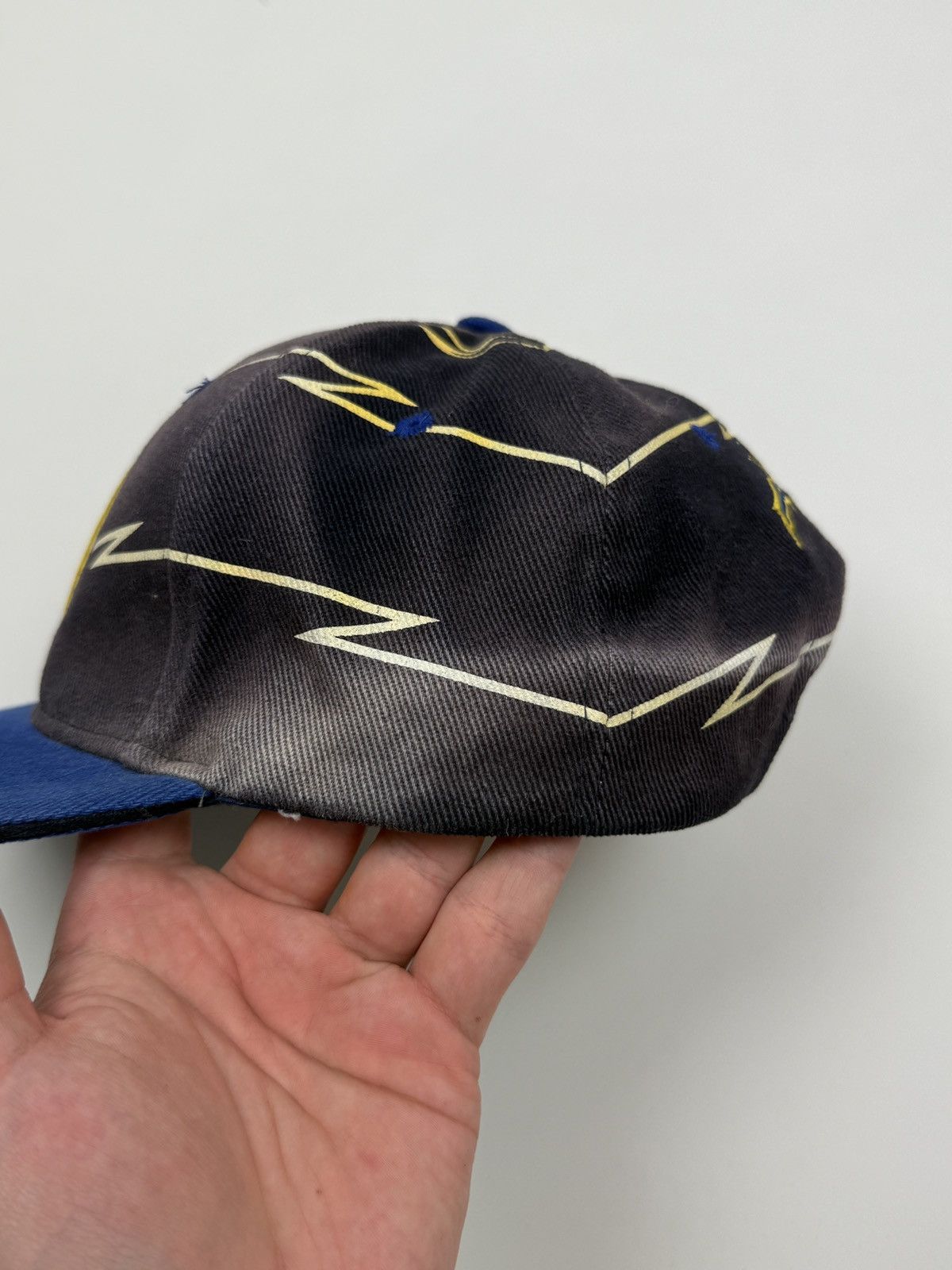 Vintage 1990s Vintage Faded Hockey Club Davos Shockwave Snapback Hat Size ONE SIZE - 7 Thumbnail