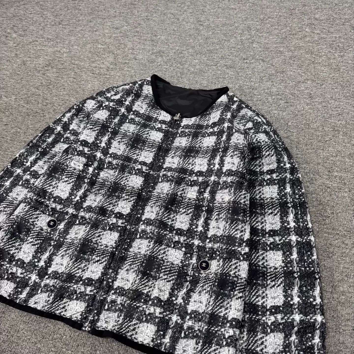 Chanel Chanel Black & White Check Tweed Reversible Short Jacket Size XS / US 0-2 / IT 36-38 - 5 Thumbnail