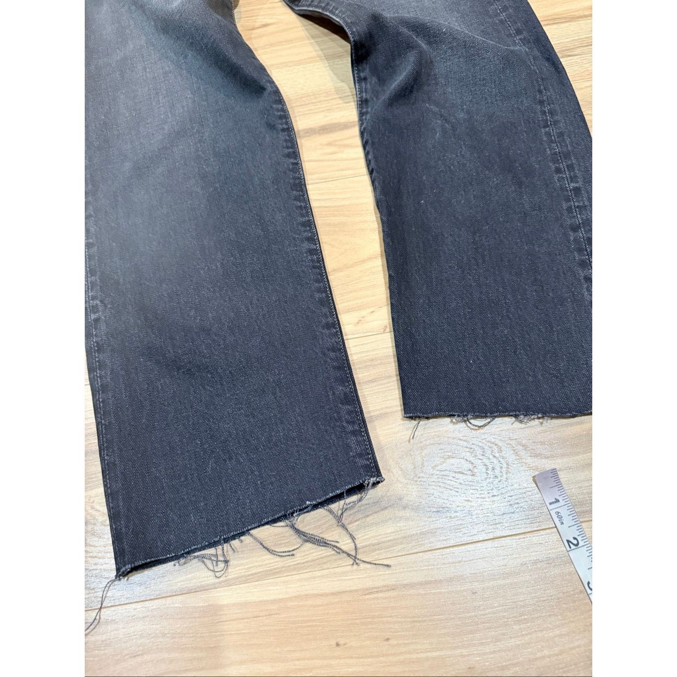 Vince Vince NWT washed black jeans raw hem size 28 Size 28" / US 6 / IT 42 - 8 Thumbnail
