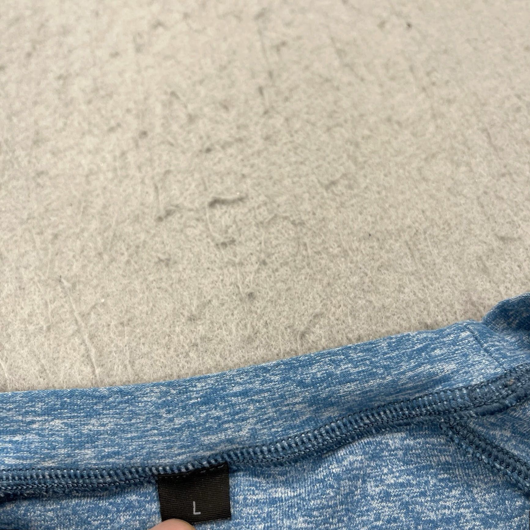 Lululemon Lululemon Shirt Mens Large Blue Surge Warm Crewneck Solid Gym Active Reflective Size US L / EU 52-54 / 3 - 3 Thumbnail