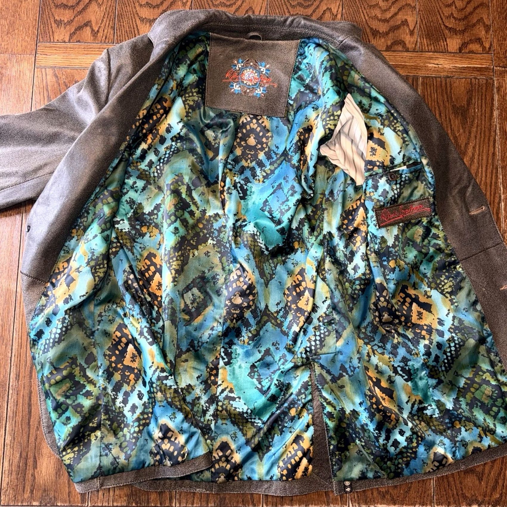 Robert Graham Robert Graham Gray Leather Jacket Men’s 42/52 Lined Casual Jacket Mens Regular Size 42/52 Gray Leather Button Logo Vintage No Size US XS / EU 42 / 0 - 7 Thumbnail