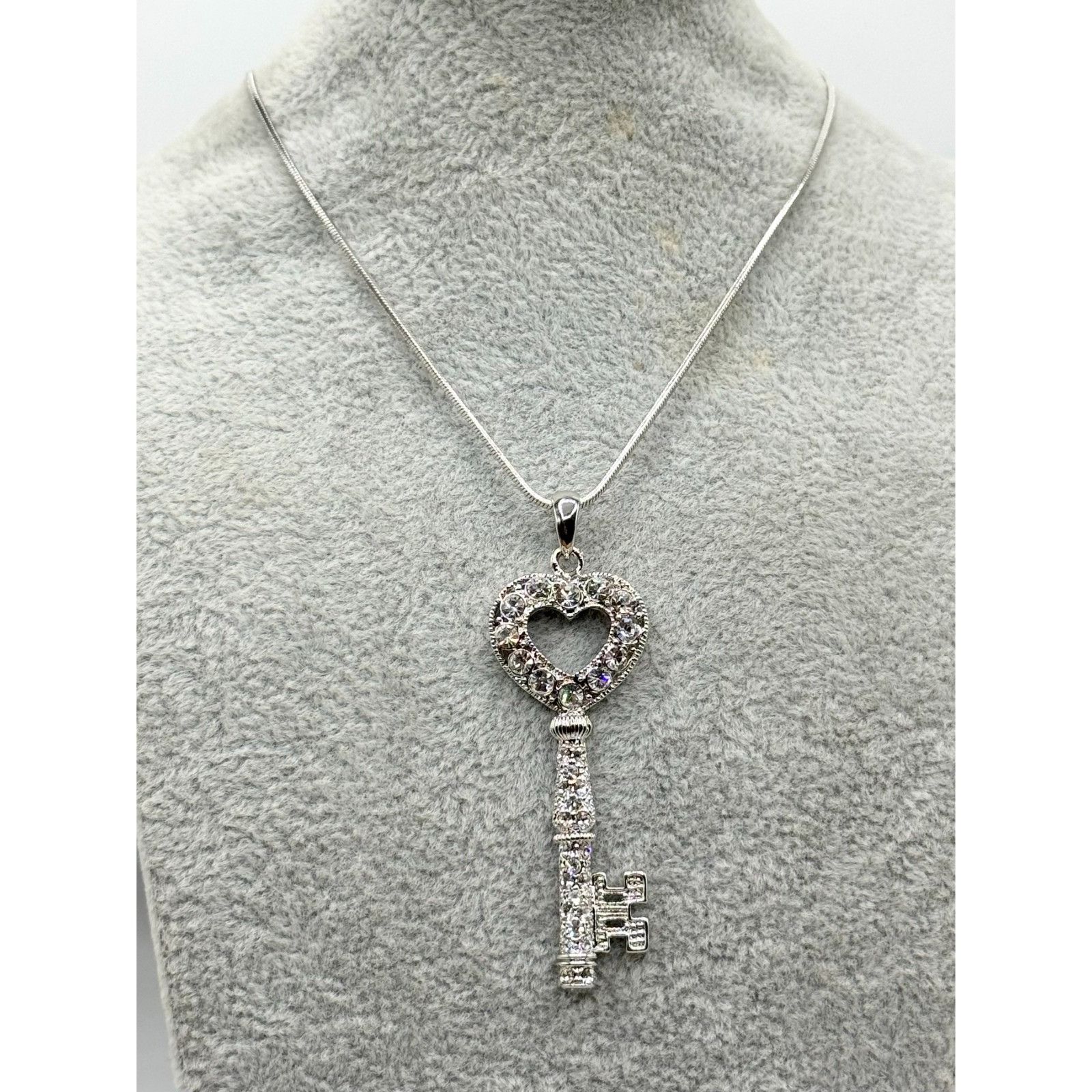 Vintage Vintage silver rhinestone heart key charm pendant necklace Size ONE SIZE - 2 Thumbnail