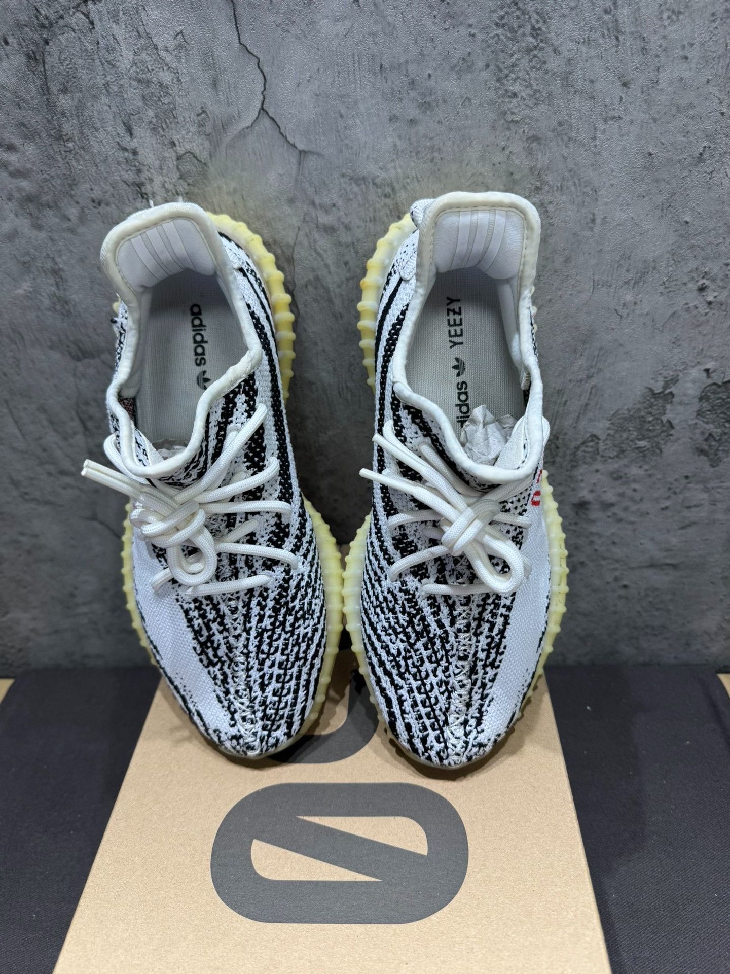 Adidas Adidas YEEZY350 White Lowtop Sneakers 41 Men Size US 8.5 / EU 41-42 - 1 Thumbnail