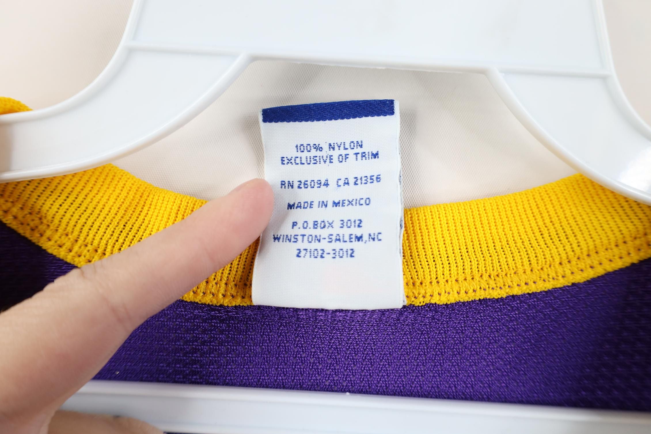 Champion Vintage 90s Champion Los Angeles Lakers Basketball Jersey #8 Size US XXL / EU 58 / 5 - 10 Thumbnail