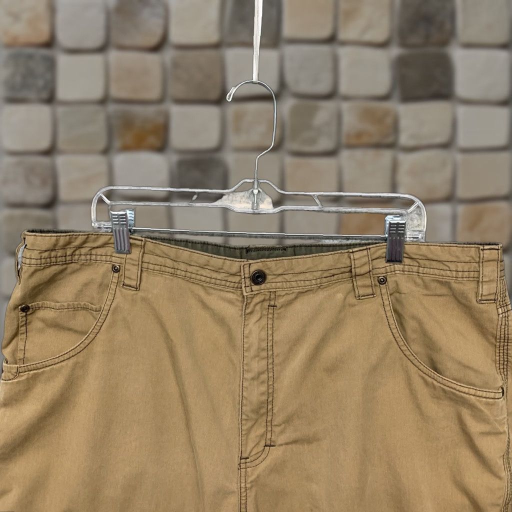 Vintage Cabela's Men's Shorts Size 42 Light Brown Bermuda 5-Pocket Belt Loops Flat Front Inseam 9.5 in. Classic Fit Adult Casual Size US 42 / EU 58 - 1 Thumbnail