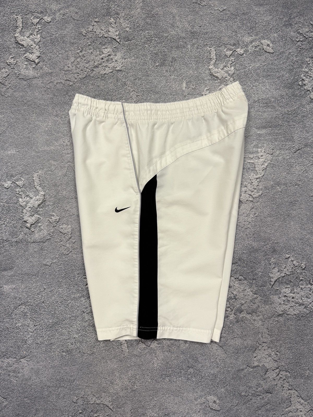 Nike × Vintage Vintage Nike White Shorts Y2K Streetwear Size M Size US 34 / EU 50 - 2 Thumbnail