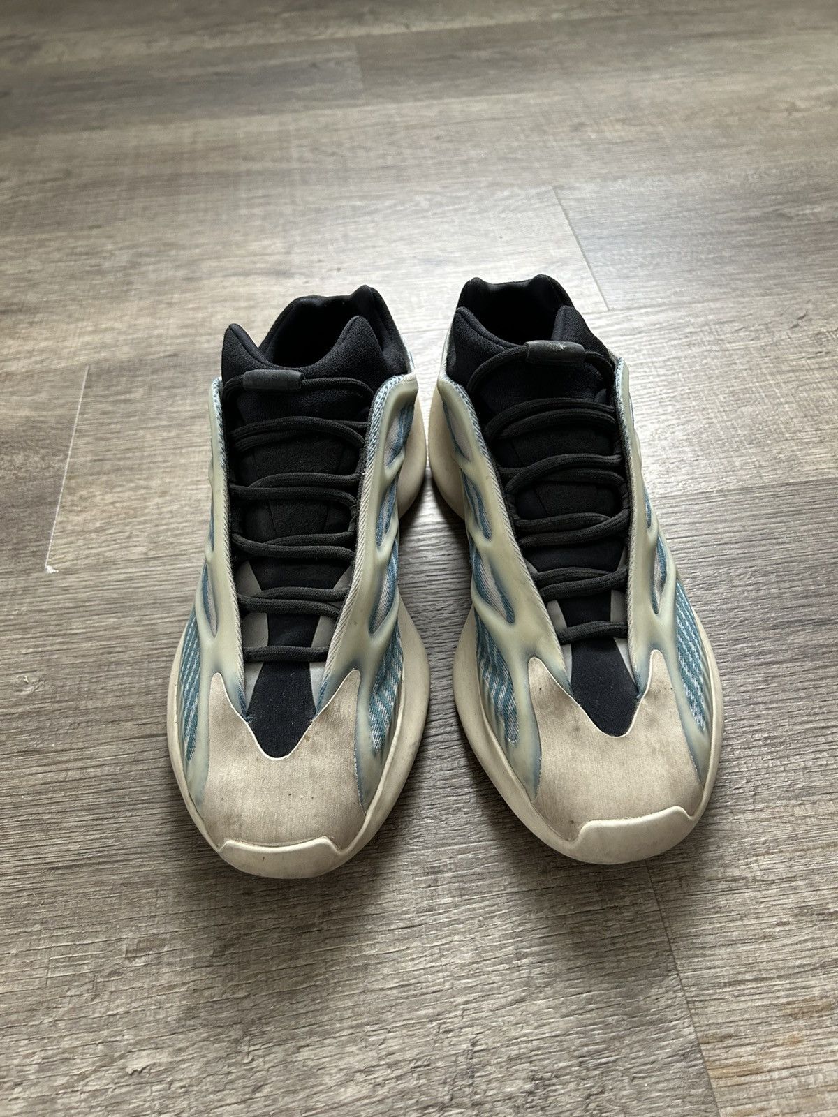 Yeezy Yeezy 700 v3 Kyanite Size US 10.5 / EU 43-44 - 2 Thumbnail