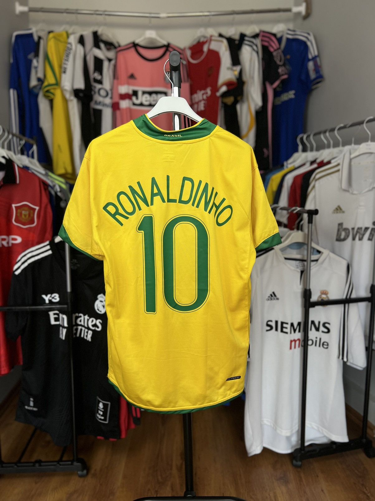 Nike Jersey Nike Brazil 2006/07 Ronaldinho #10 Size US M / EU 48-50 / 2 - 1 Thumbnail