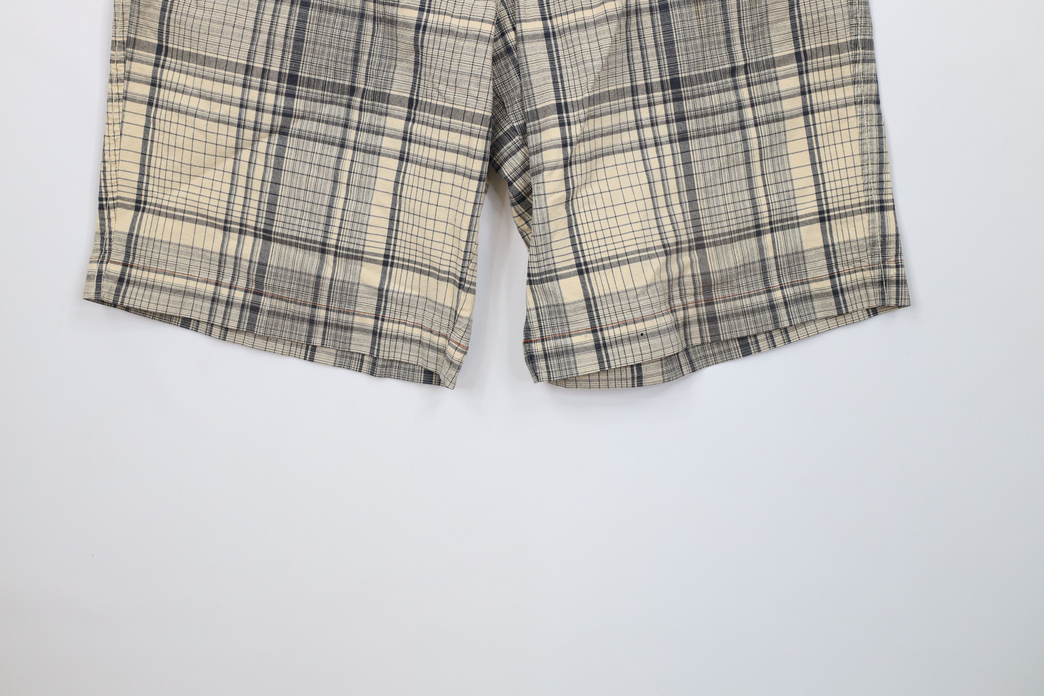 Tommy Bahama Vintage Tommy Bahama Faded Stretch Golf Chino Shorts Plaid Size US 33 - 4 Thumbnail