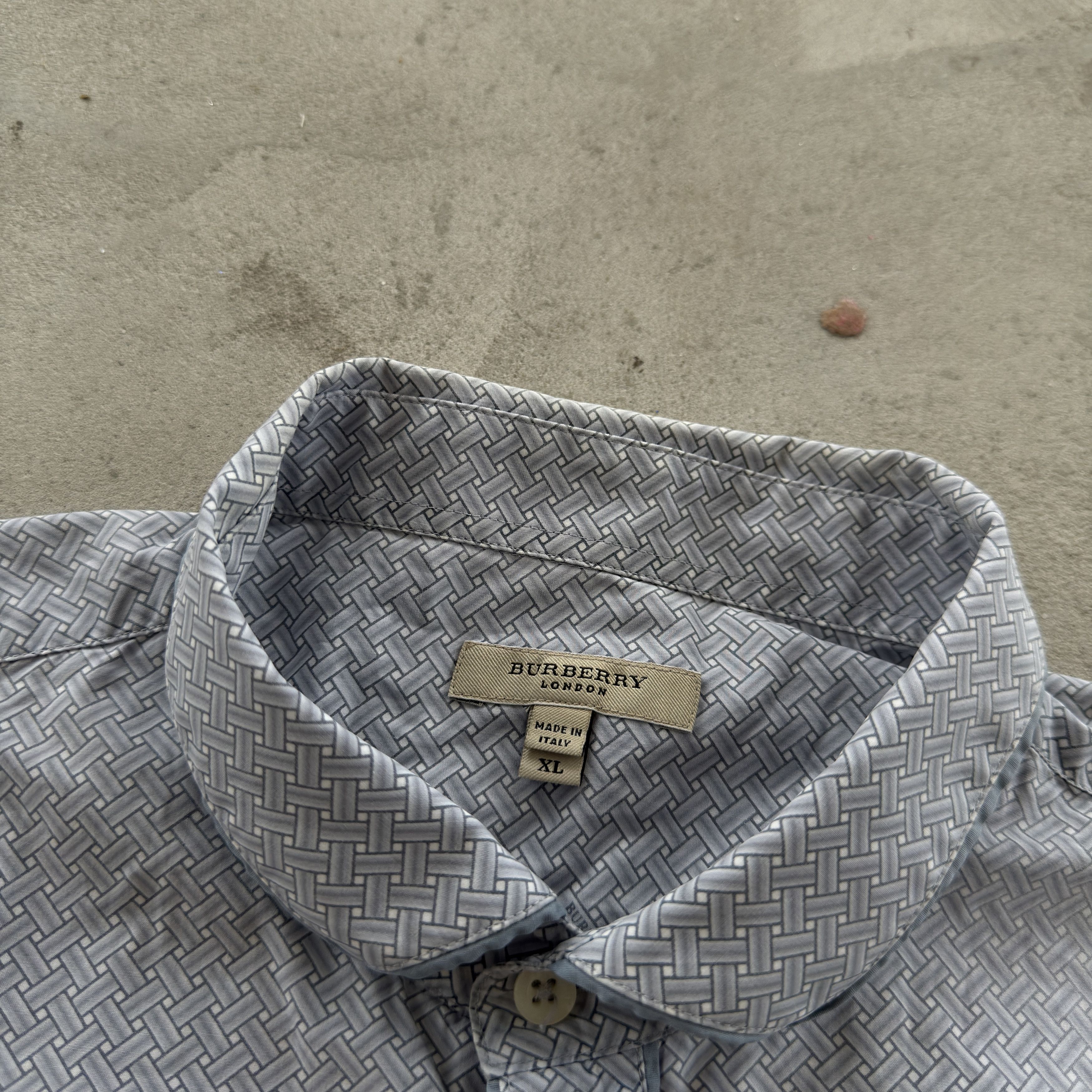 Burberry Burberry London Grey Patterned Button Down Shirt Italy XL Size US XL / EU 56 / 4 - 5 Thumbnail