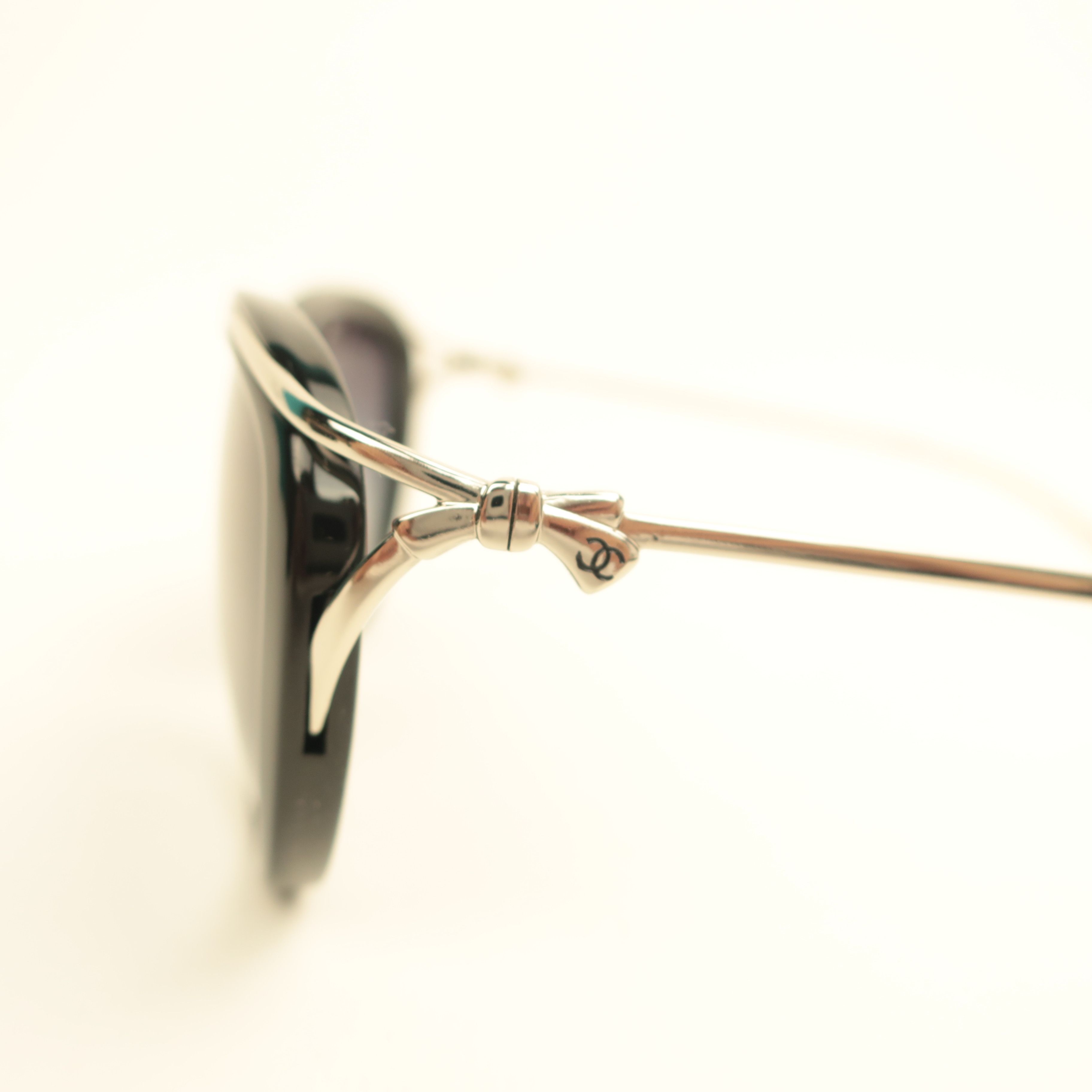 Chanel Chanel Cat Eye Bow Sunglasses Black Size ONE SIZE - 8 Thumbnail