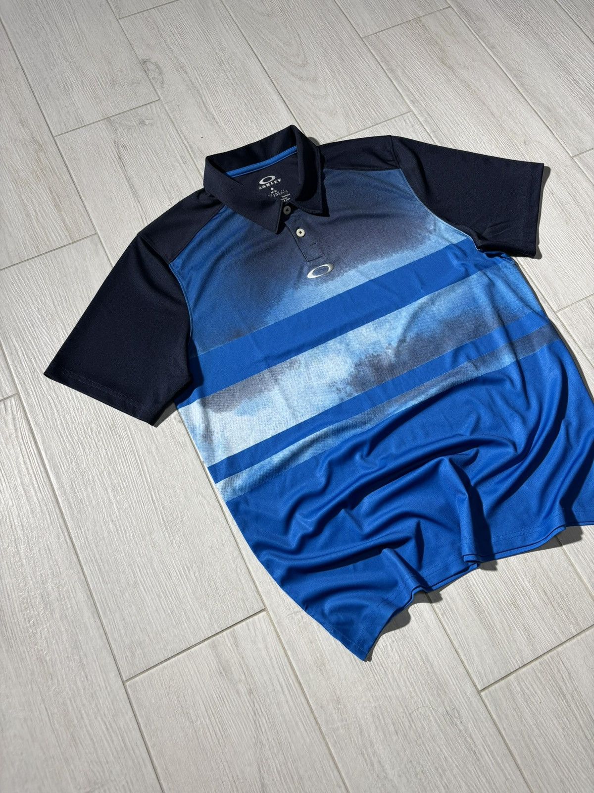Oakley Vintage Oakley Polo Rugby Tshirt Center Logo Size US M / EU 48-50 / 2 - 2 Thumbnail