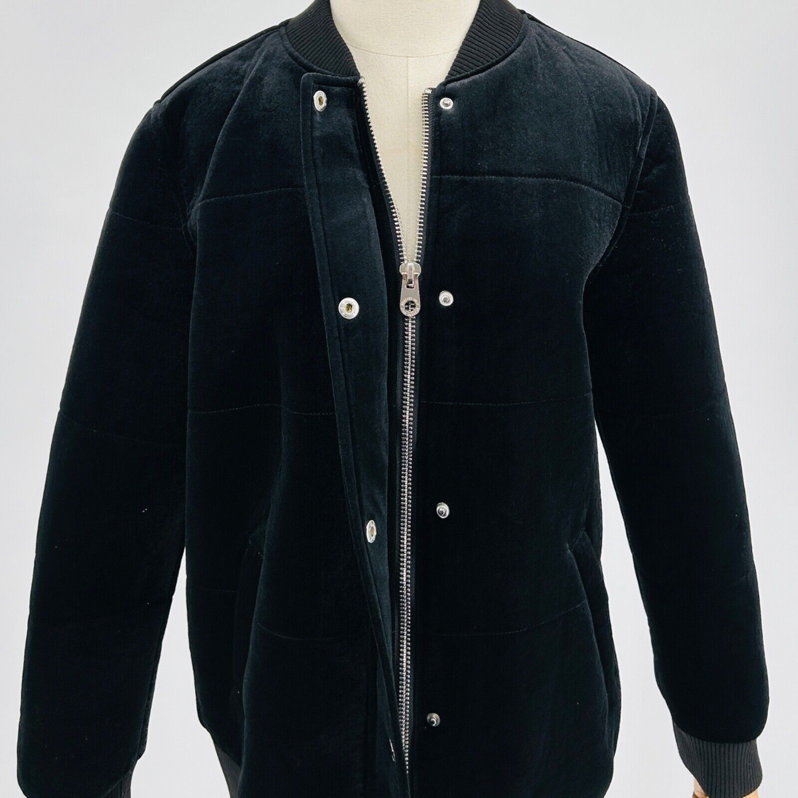 Members Only NWT Members Only Black Velvet Bomber Jacket Size M / US 6-8 / IT 42-44 - 2 Thumbnail