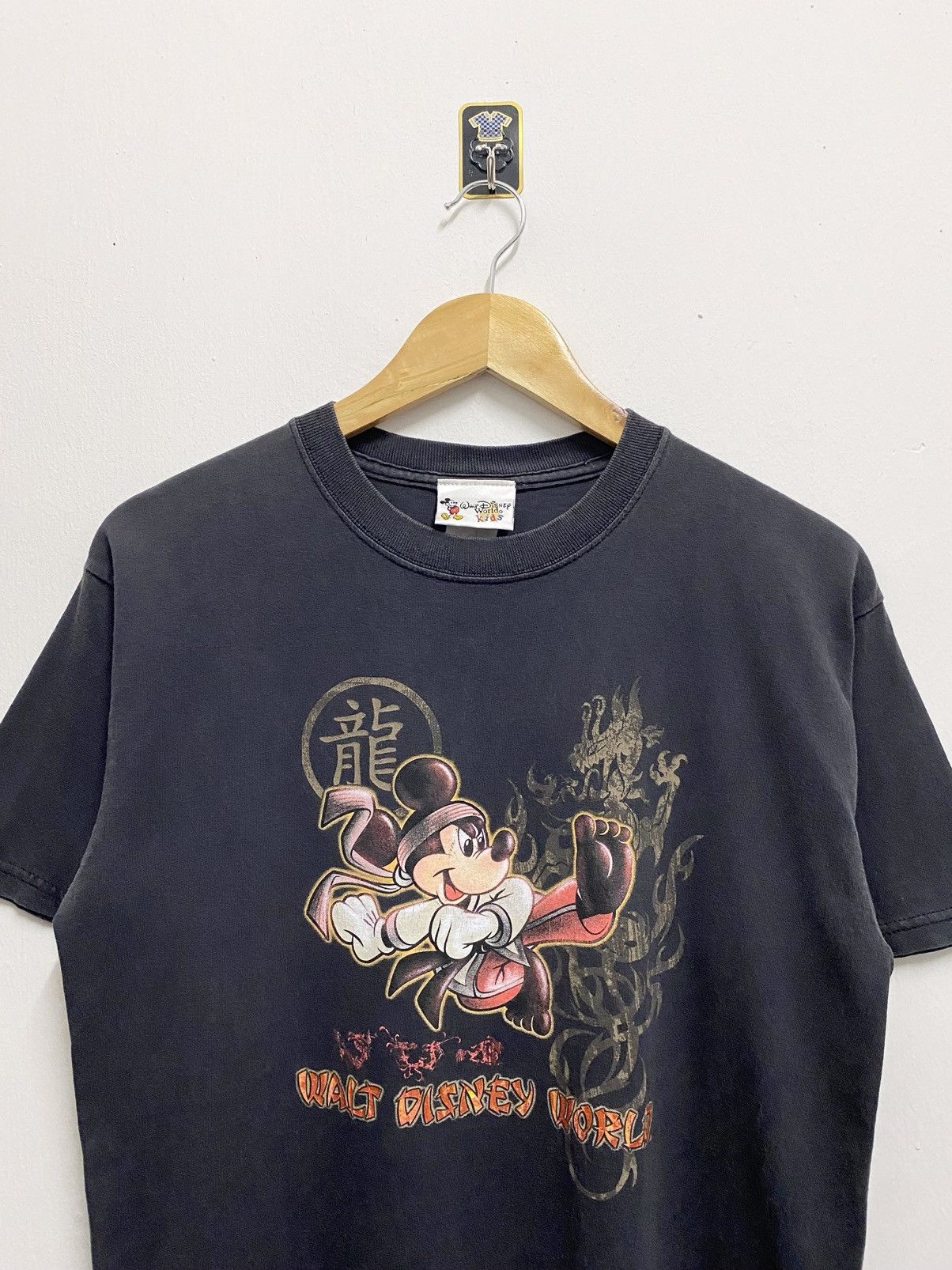 Disney × Mickey Mouse × Vintage 2000's Mickey Mouse Disneyland - Katate Kid T-Shirt Size US M / EU 48-50 / 2 - 3 Thumbnail