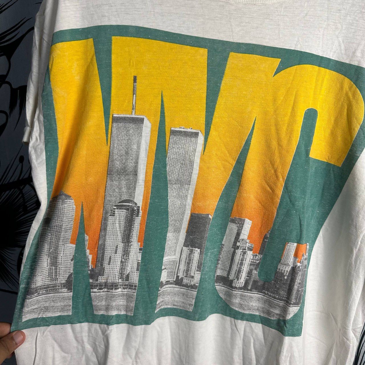 Vintage Vintage New York City Faded Distressed Boxy Fit T-Shirt Size US L / EU 52-54 / 3 - 4 Thumbnail