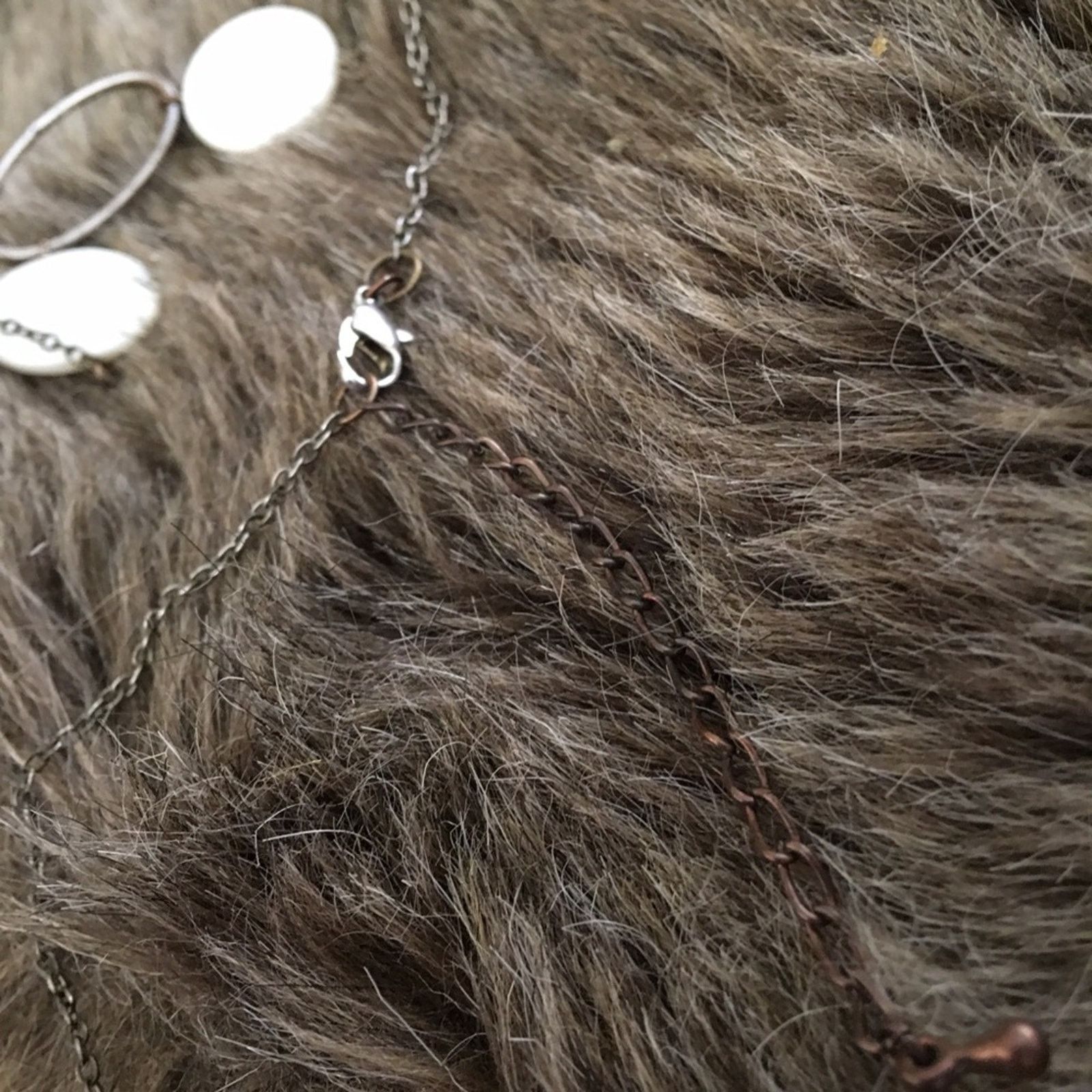 Vintage Vintage mother of pearl disc silver tone necklace Size ONE SIZE - 7 Thumbnail