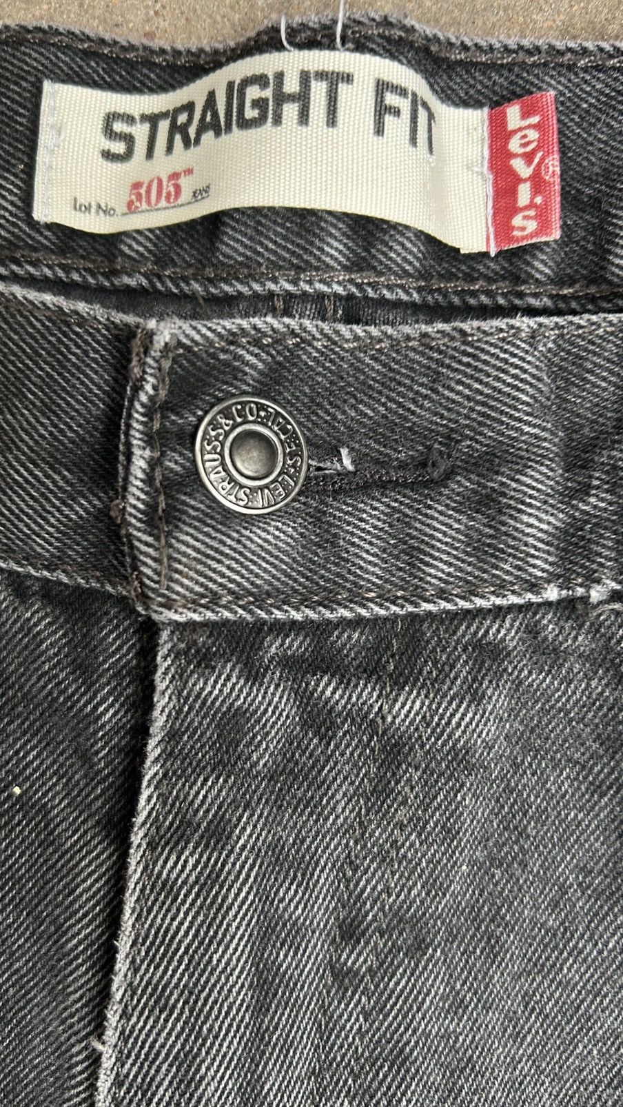 Levi's 505 straight Levi’s with distressed wear on heam Size US 34 / EU 50 - 4 Thumbnail