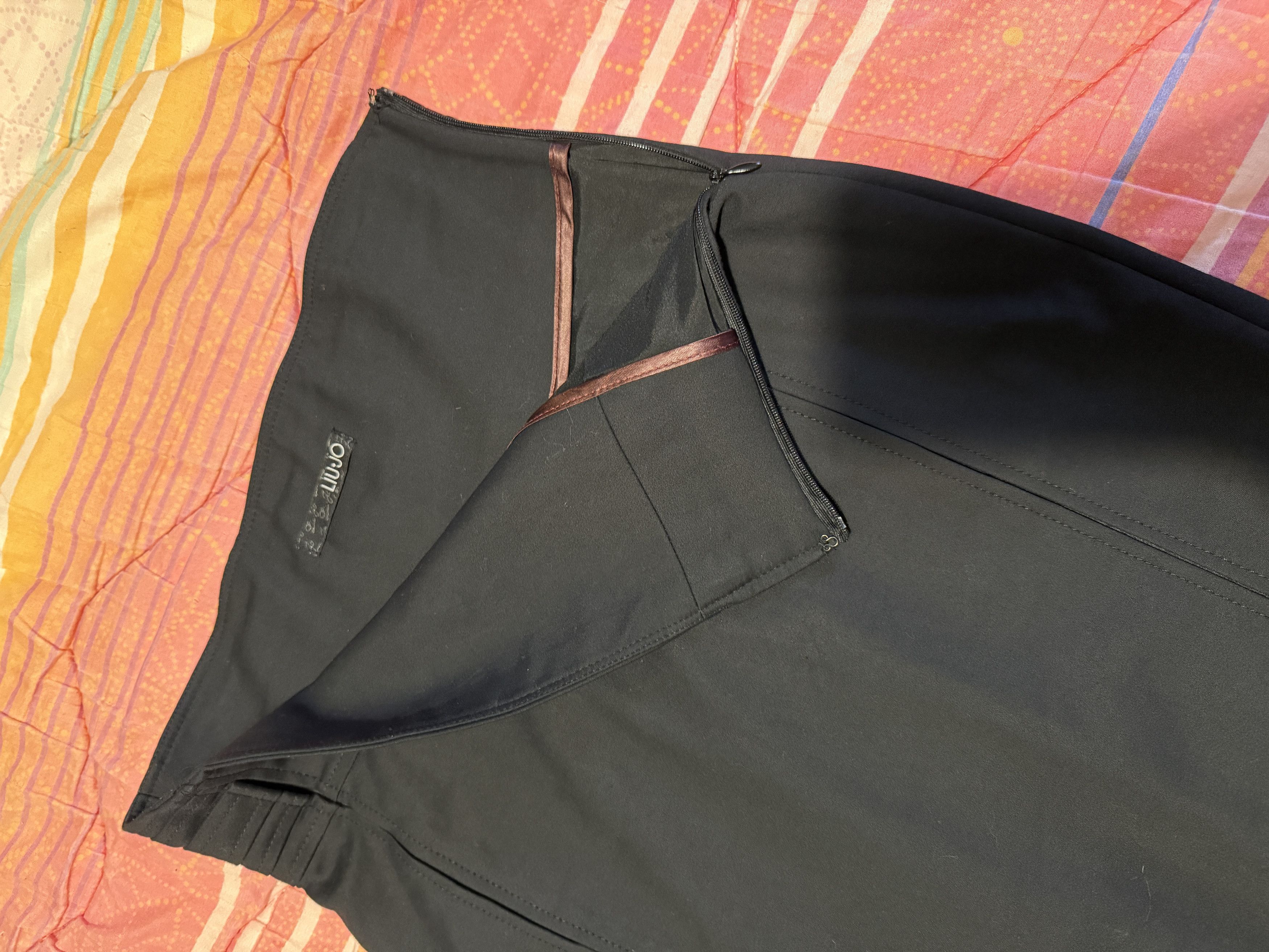 Liu Jo Liu-jo black Midi skirt which shows perfectly body lines. Size 26" / US 2 / IT 38 - 3 Thumbnail