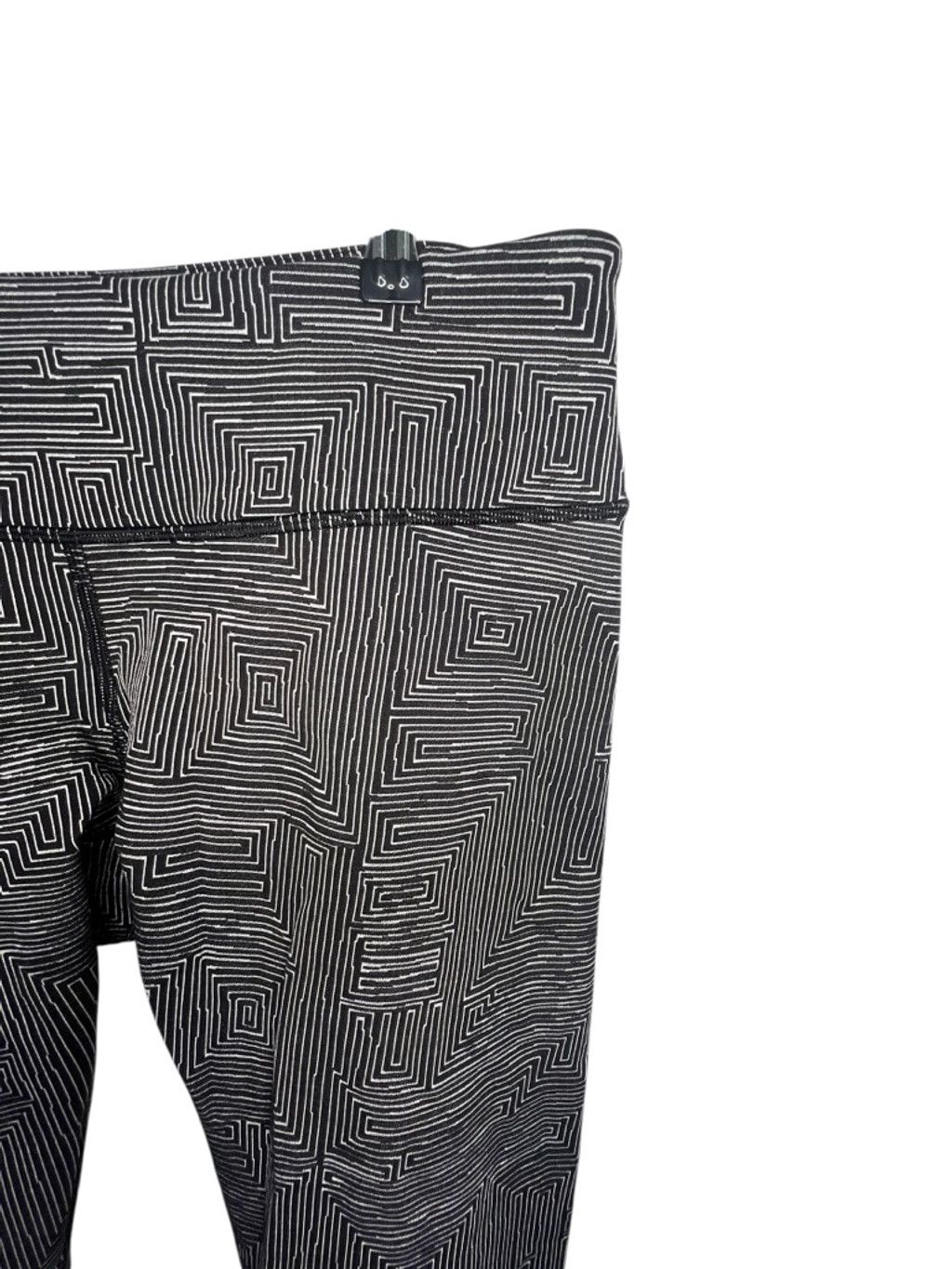 Lululemon Lululemon Black And White Geometric Cropped Workout Leggings Size 34" / US 12 / IT 48 - 2 Thumbnail