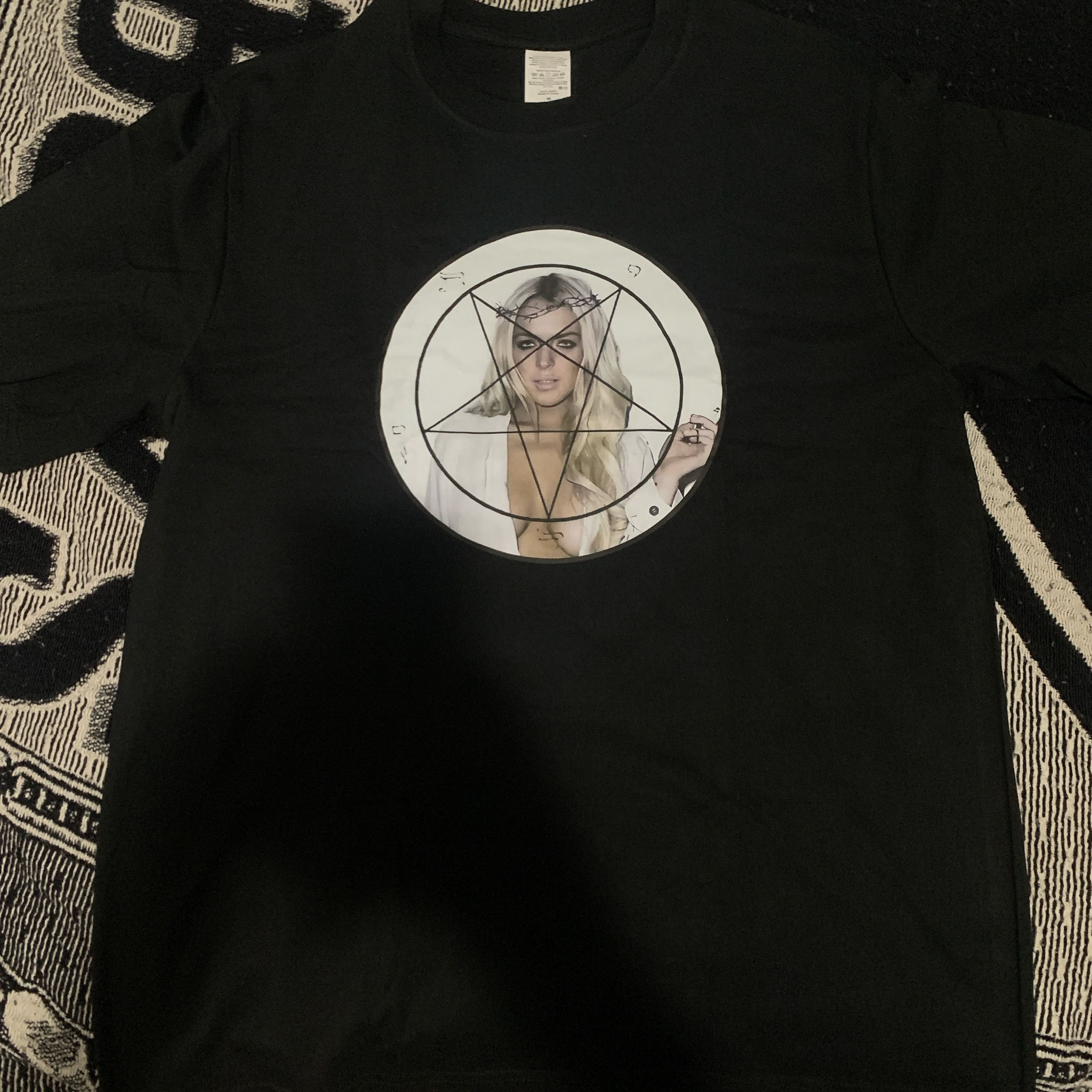 Revenge Lindsay Lohan pentagram shirt Size US L / EU 52-54 / 3 - 1 Thumbnail