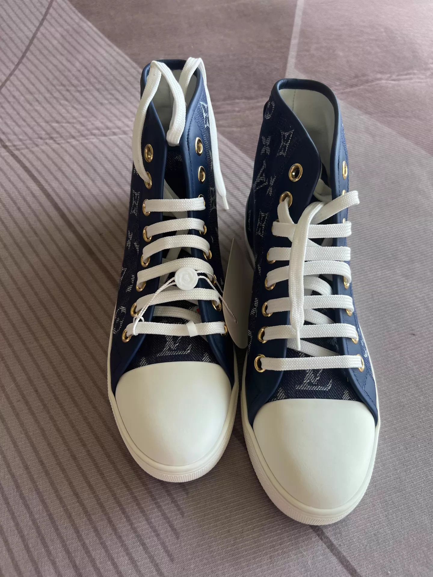 Louis Vuitton Louis Vuitton Sneaker 37.5 Size US 7 / IT 37 - 1 Thumbnail