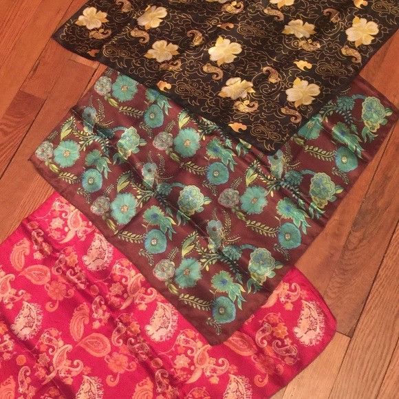 Vintage Set of three Scarf Handkerchiefs Size ONE SIZE - 1 Thumbnail
