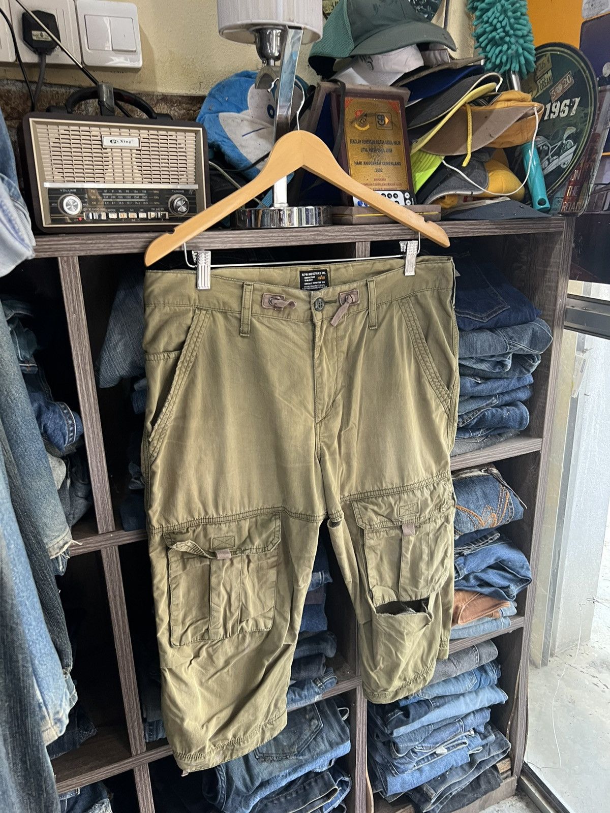 Alpha Industries 🔥Rare Alpha Industries Front Pockets Short Cargo Pants Size US 36 / EU 52 - 5 Thumbnail
