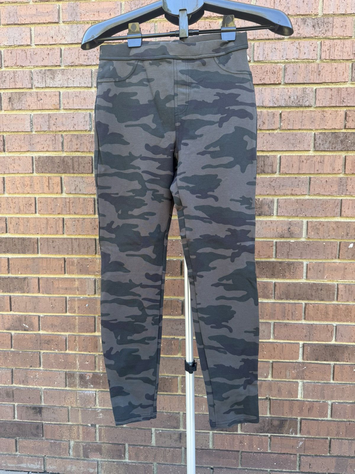 Sanctuary Sanctuary Anthropologie Green Camo Leggings Skinny Pants Size 27" / US 4 / IT 40 - 1 Thumbnail