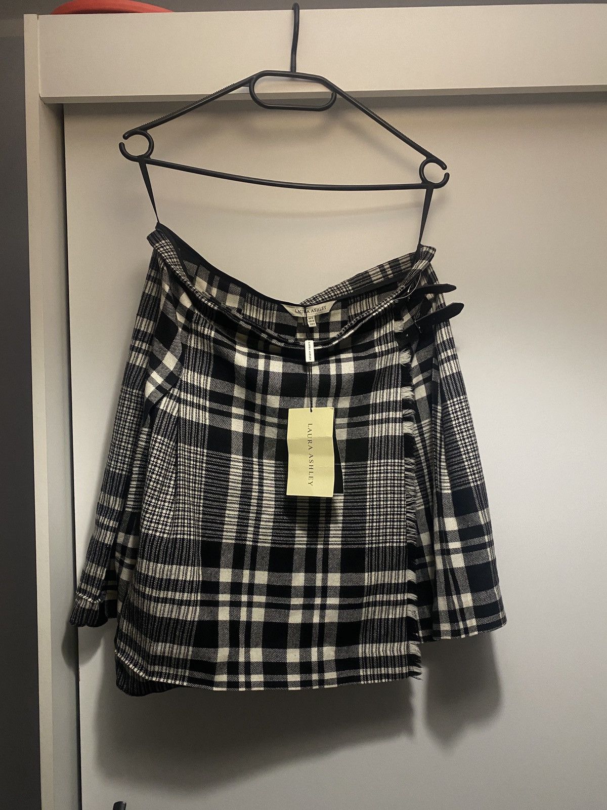 Laura Ashley Laura ashley avant garde new with tag with defect mini skirt Size 30" / US 8 / IT 44 - 1 Thumbnail