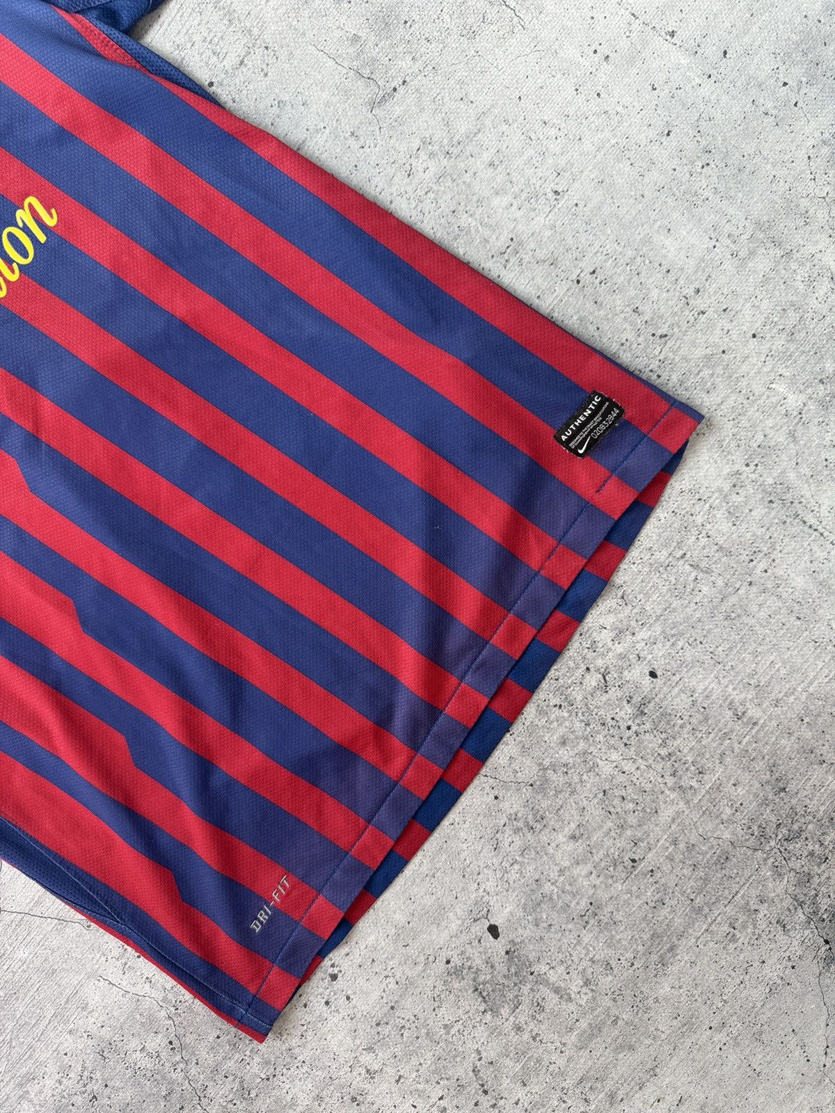 Nike Nike FC Barcelona DANI ALVES 2 jersey t-shirt 2010-2011 year Size US S / EU 44-46 / 1 - 5 Thumbnail