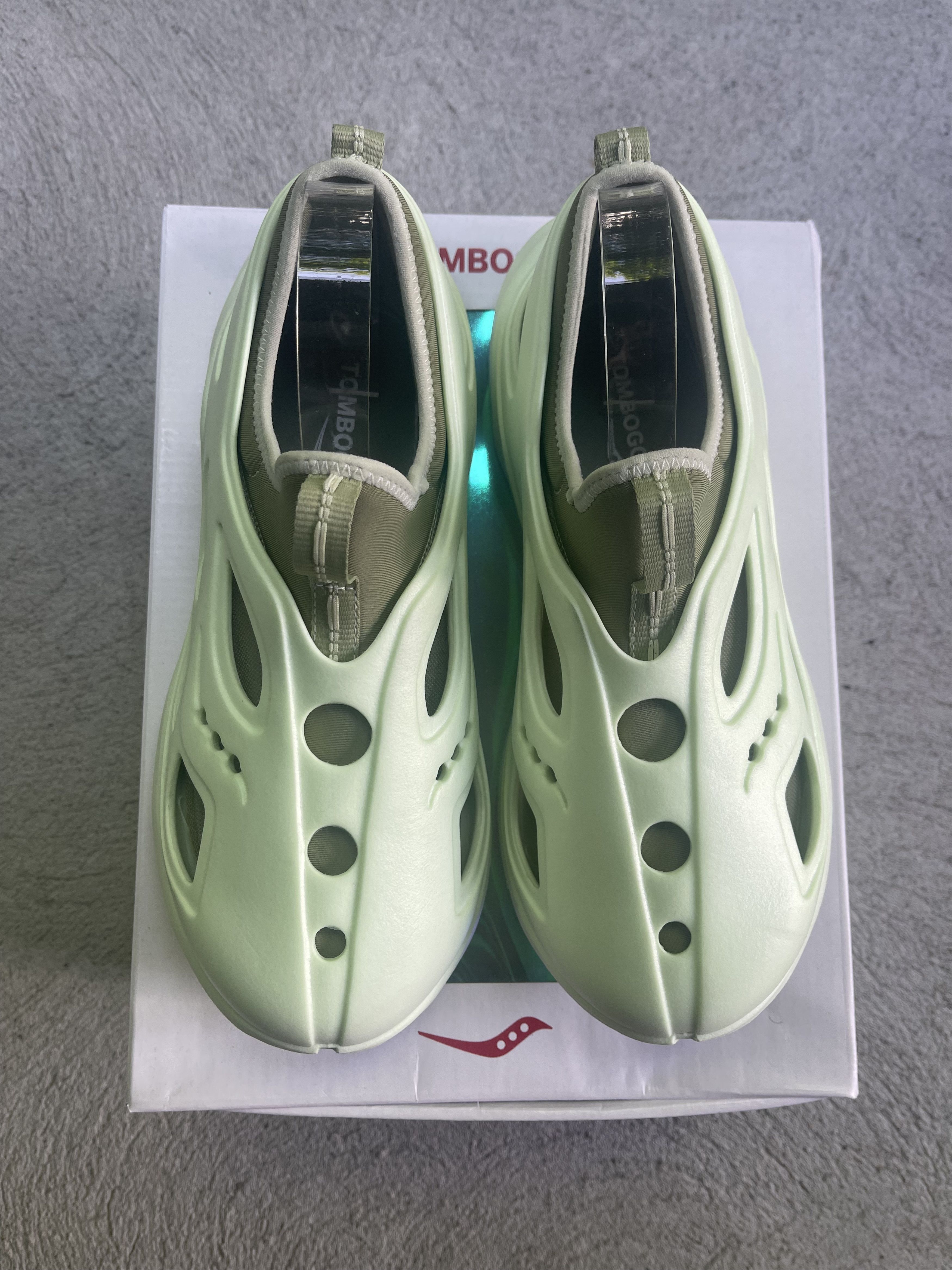 TOMBOGO Saucony Tombogo F&F The Butterfly Glow in the Dark Size US 9 / EU 42 - 5 Thumbnail