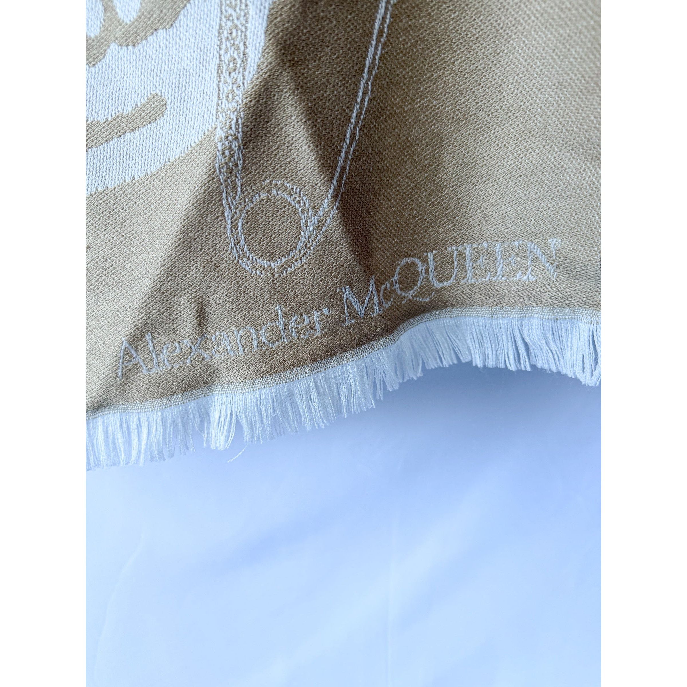 Alexander McQueen Alexander Mcqueen Beige Wool Scull Scarf Size ONE SIZE - 3 Thumbnail