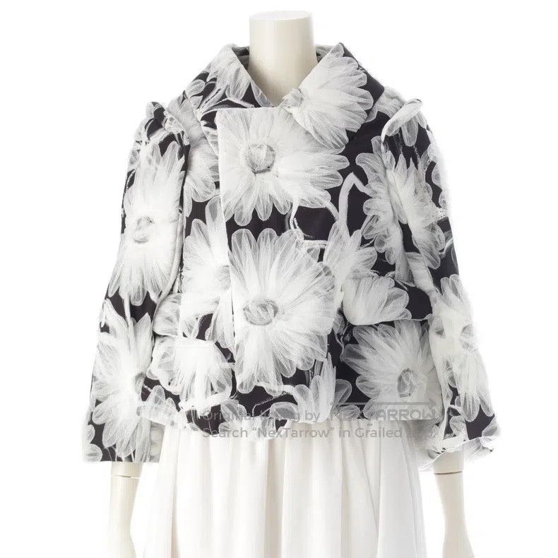 Comme des Garcons Comme Des Garcons Black and white vintage flower top Size XS / US 0-2 / IT 36-38 - 1 Thumbnail