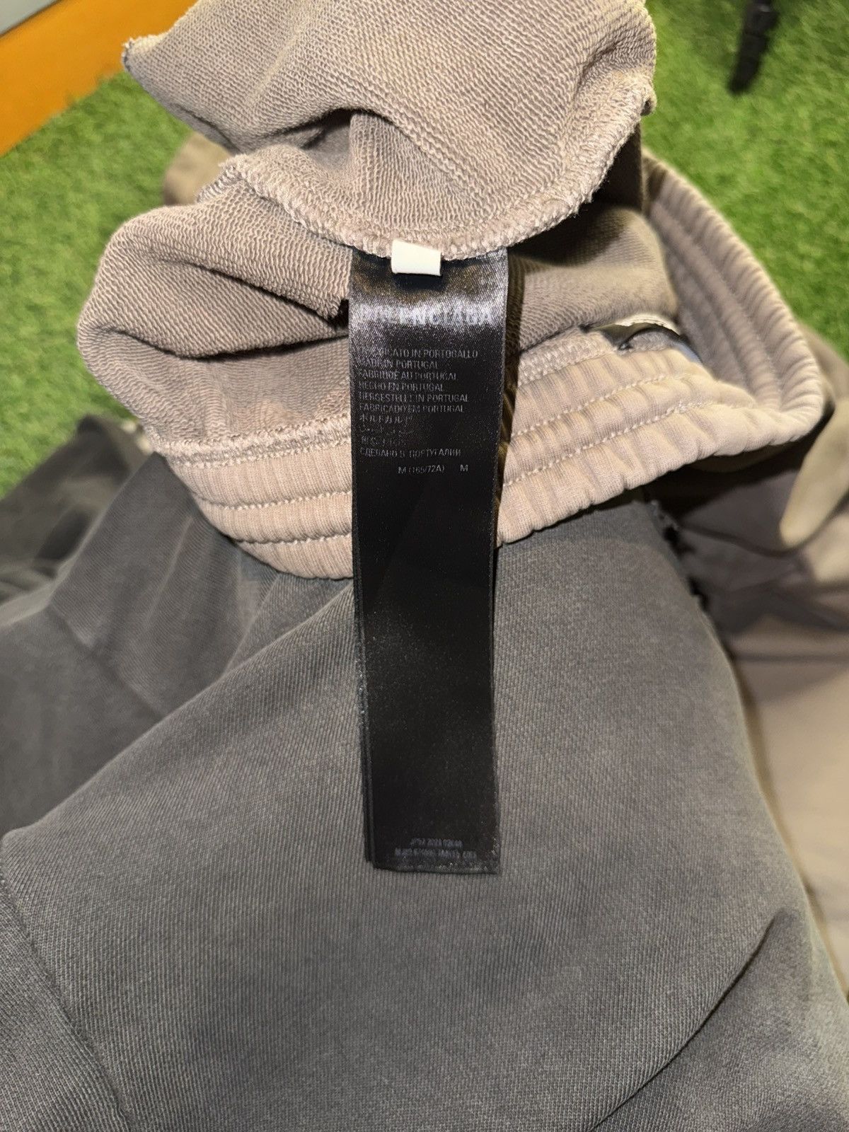 Balenciaga Balenciaga Logo Over Sized Sweatpants Size US 30 / EU 46 - 14 Thumbnail