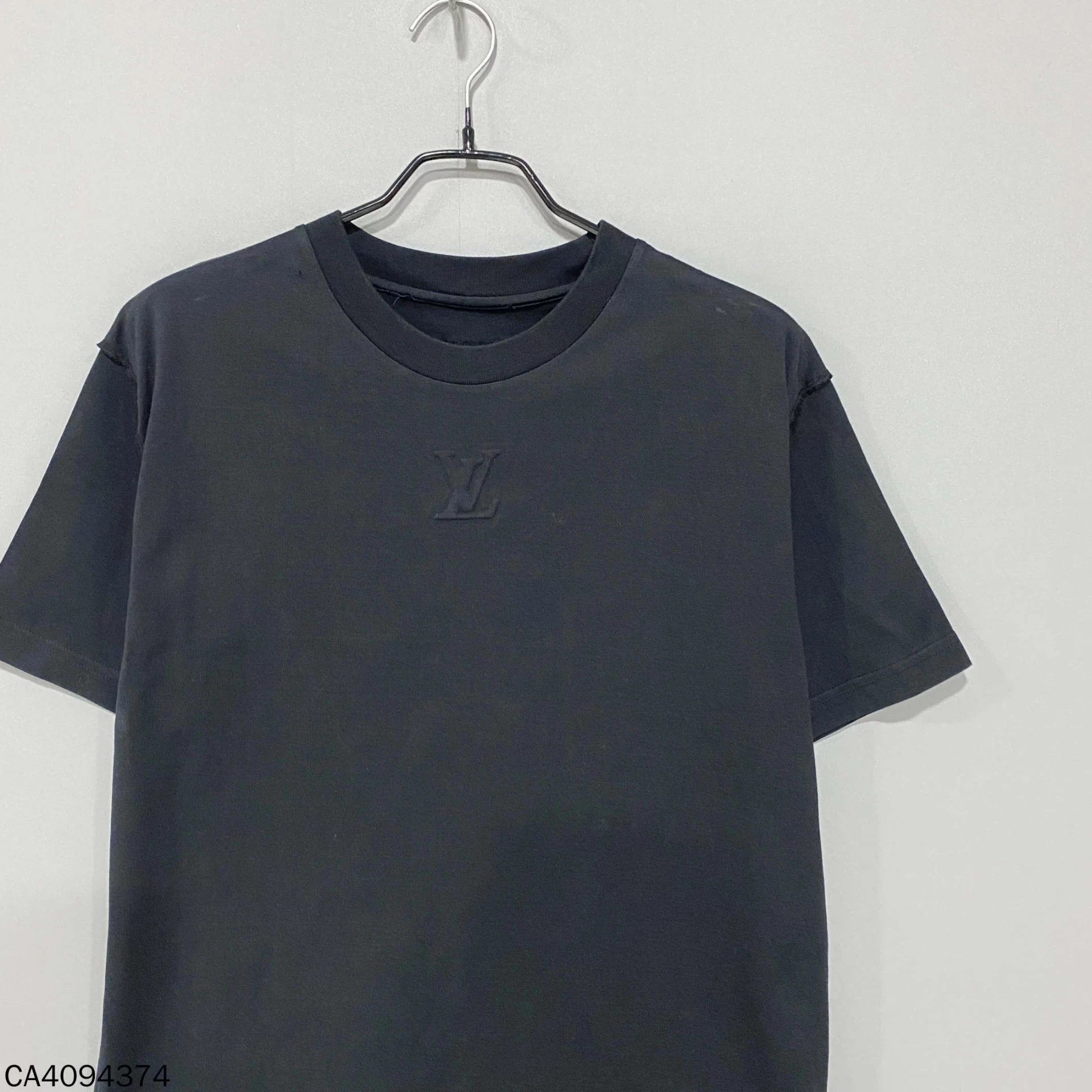 Louis Vuitton LV embossed black logo short-sleeve jacket M Size M / US 6-8 / IT 42-44 - 2 Thumbnail