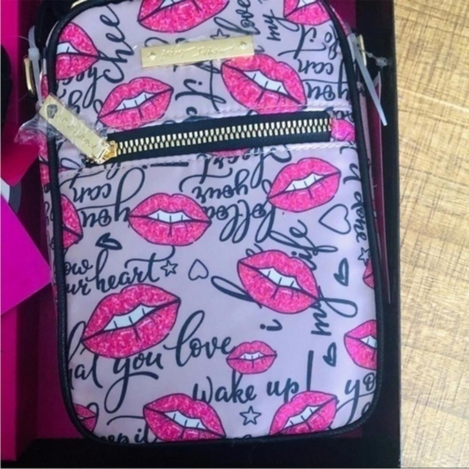 Designer Betsey Johnson Crossbody Bag With AirPod Case NWT Size ONE SIZE - 3 Thumbnail