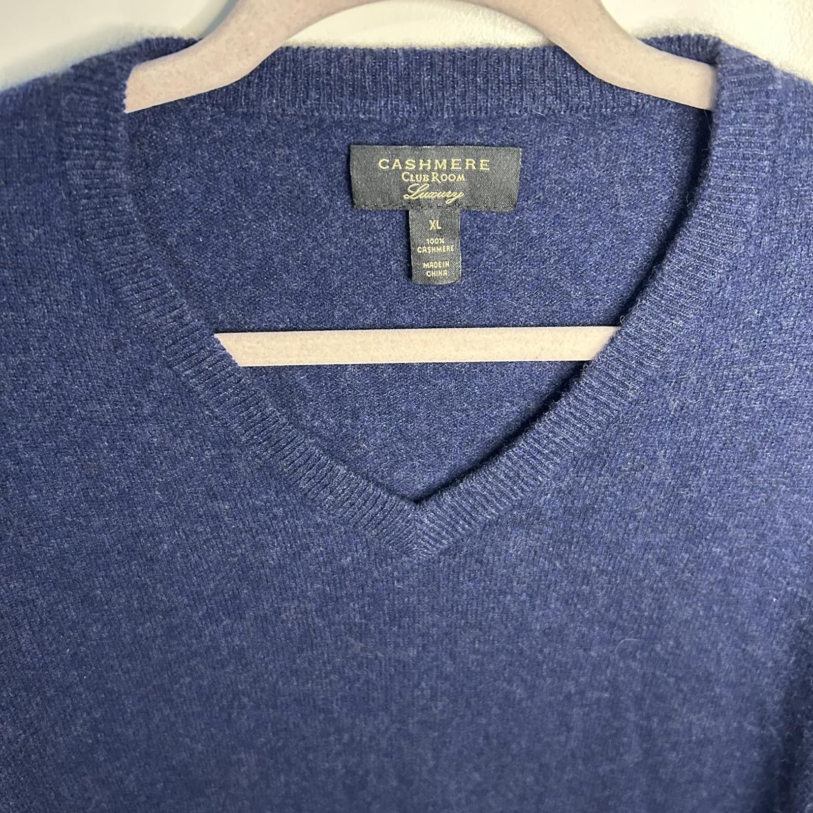 Club Room Club Room 100% Cashmere Luxury V-neck Sweater XL Navy Size US XL / EU 56 / 4 - 4 Thumbnail