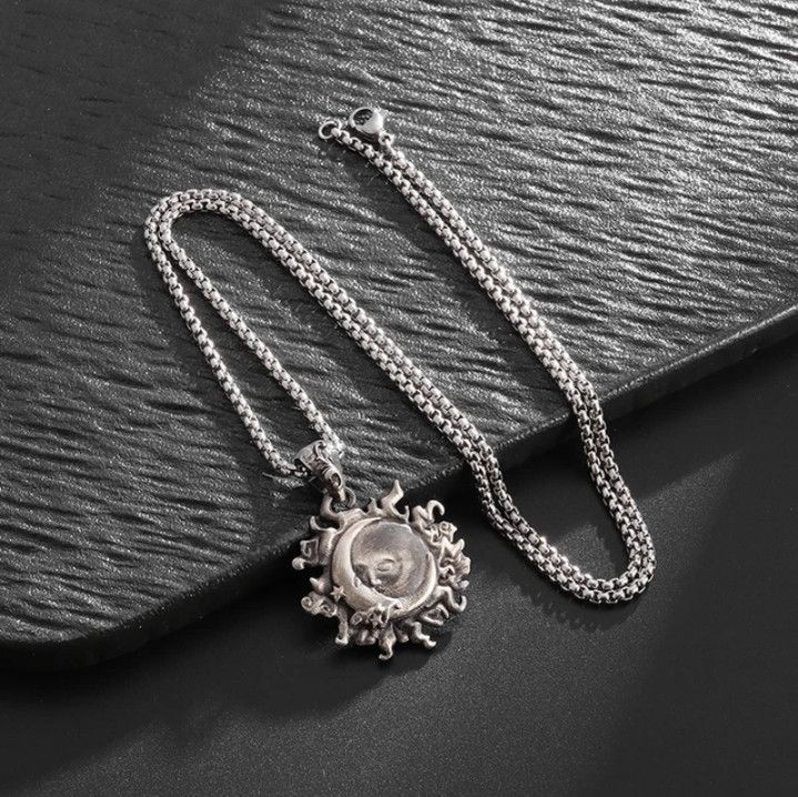 Japanese Brand × Vintage Moon Round Pendant Necklace Size ONE SIZE - 5 Thumbnail