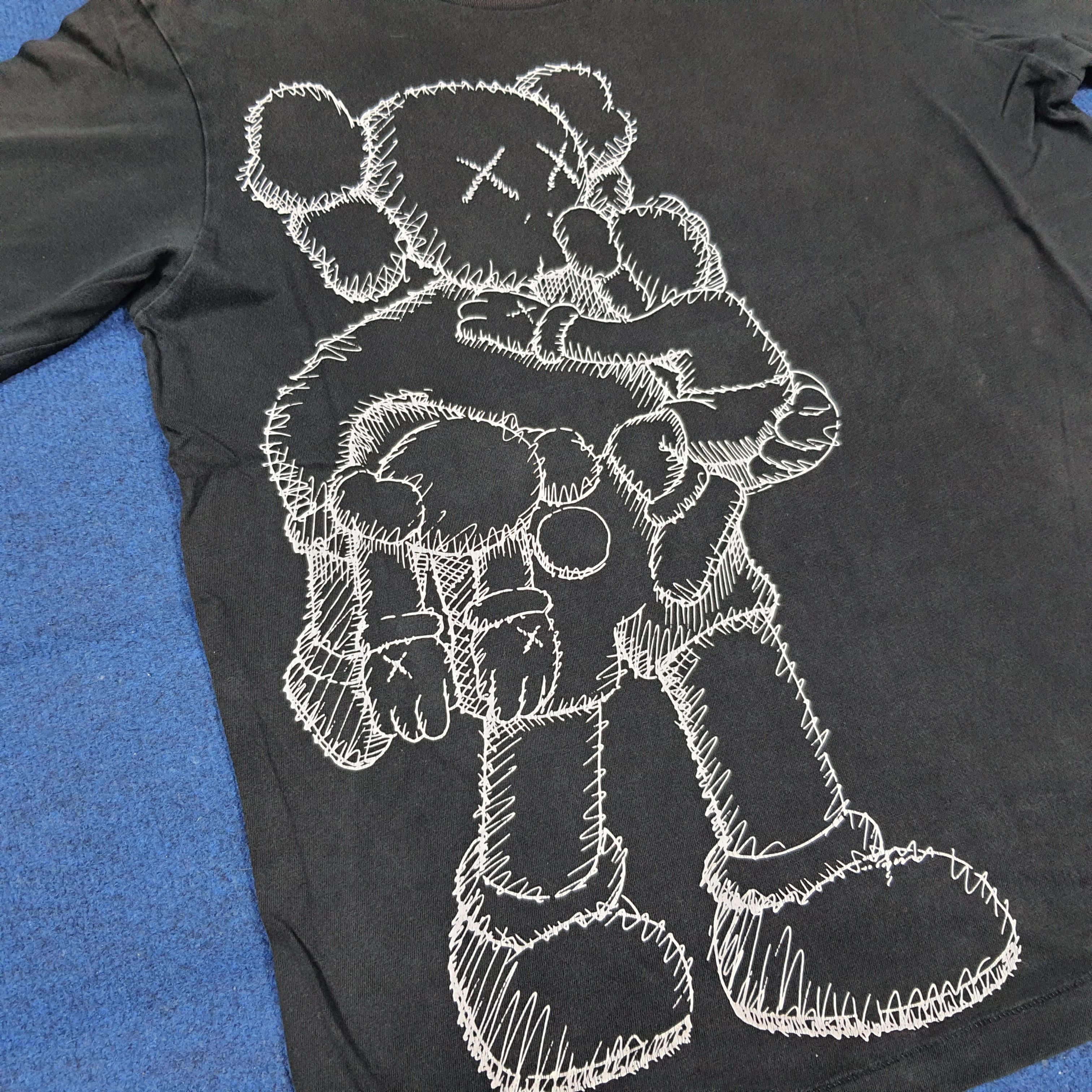 Kaws × Uniqlo Vintage UT x KAWS Big Printed Tshirt C294N40 Size US L / EU 52-54 / 3 - 2 Thumbnail